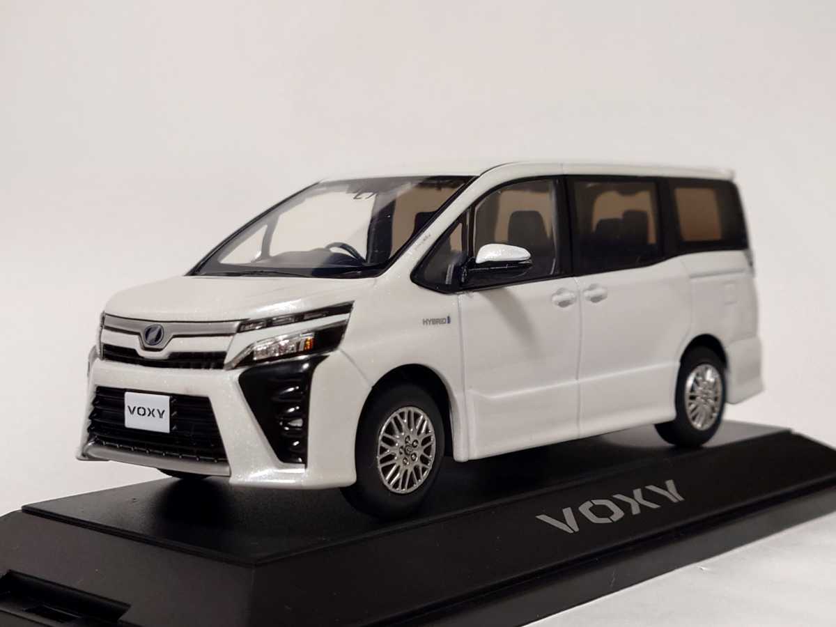 トヨタ ヴォクシー カラーサンプル ミニカー ホワイト トヨタ特注