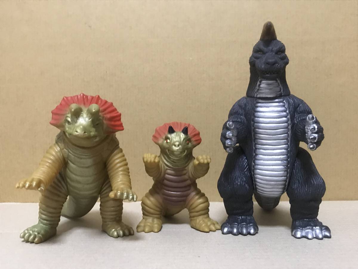 ソフビ】ウルトラマンシリーズ 怪獣 パチ ゴモラ風 ソフビ