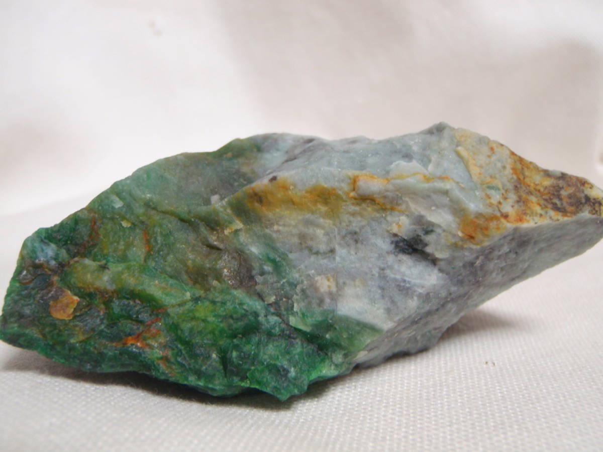 1*0様 糸魚川翡翠 土倉沢の翡翠 1*0様 糸魚川翡翠 土倉沢の翡翠