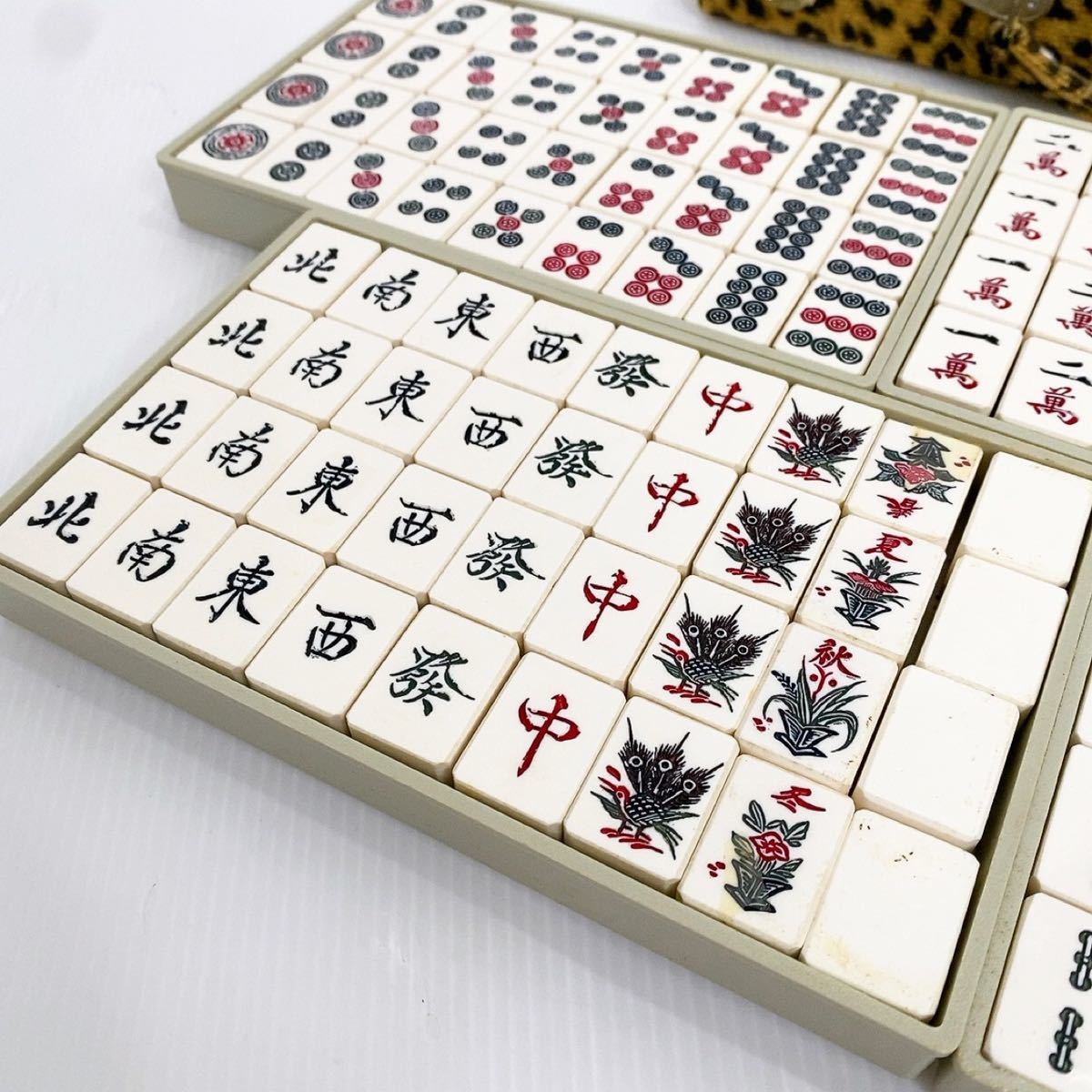 ゲタ牌（大型の象牙製麻雀牌） ゲタ牌（大型の象牙製麻雀牌）