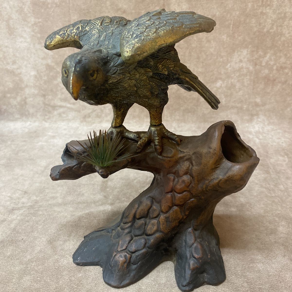 鷲？鷹？置物金属製 Yahoo!オークション - 銘有り 置物 鉄製 鷹 秀条