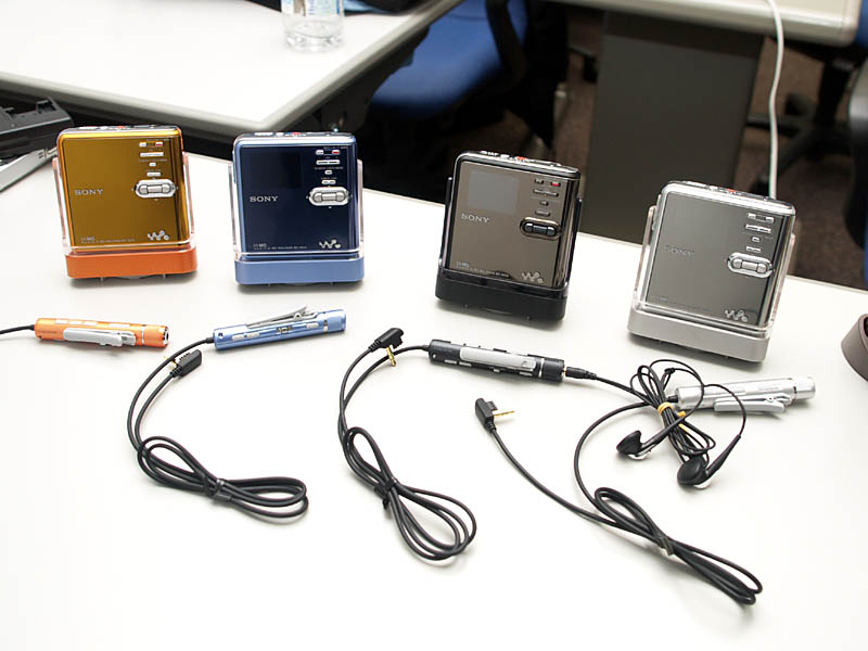 ソニー、有機ELディスプレイ搭載の録再対応Hi-MDウォークマン