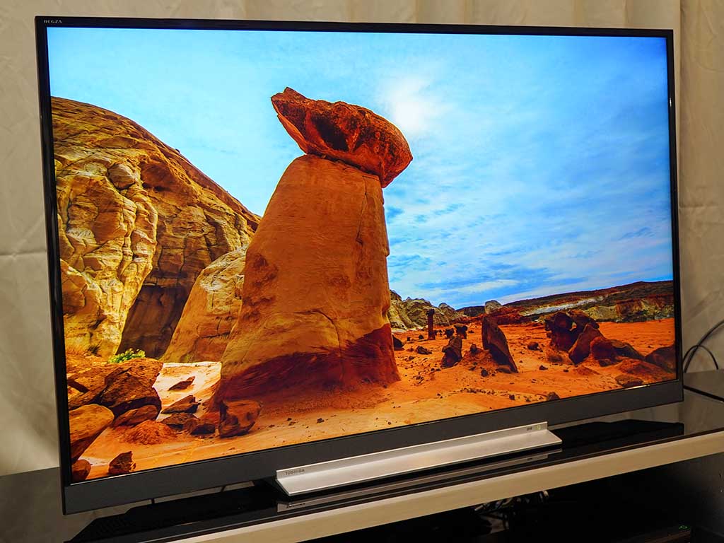 レビュー】液晶テレビは進化する。見やすい映像と力強い音の最上位液晶