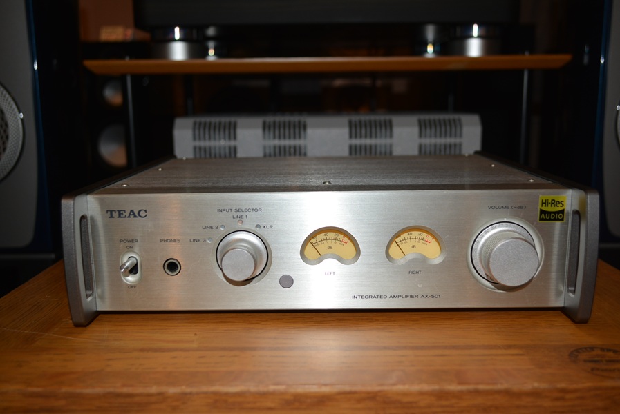 販売終了：中古品 TEAC AX-501 Silver ステレオプリメインアンプ