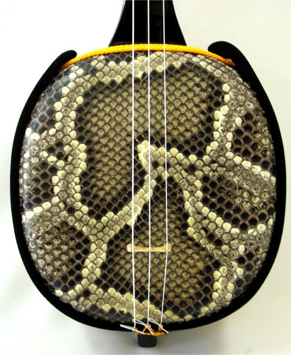 沖縄三線 ド派手な人工オパールバチ 沖縄三線 ド派手な人工