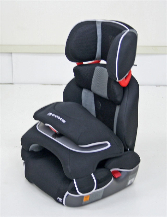 美品 エールべべ ジュニアシート サラット 3ステップクワトロST 赤