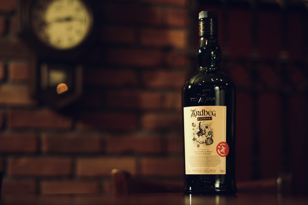 試行錯誤の果てに『見つけた』答え──アードベッグ・ユリーカ | bar alba