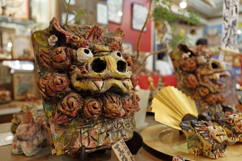 見る人に元気を与えてくれる、幸運を招くMITSUOシーサー | Dear Okinawa,