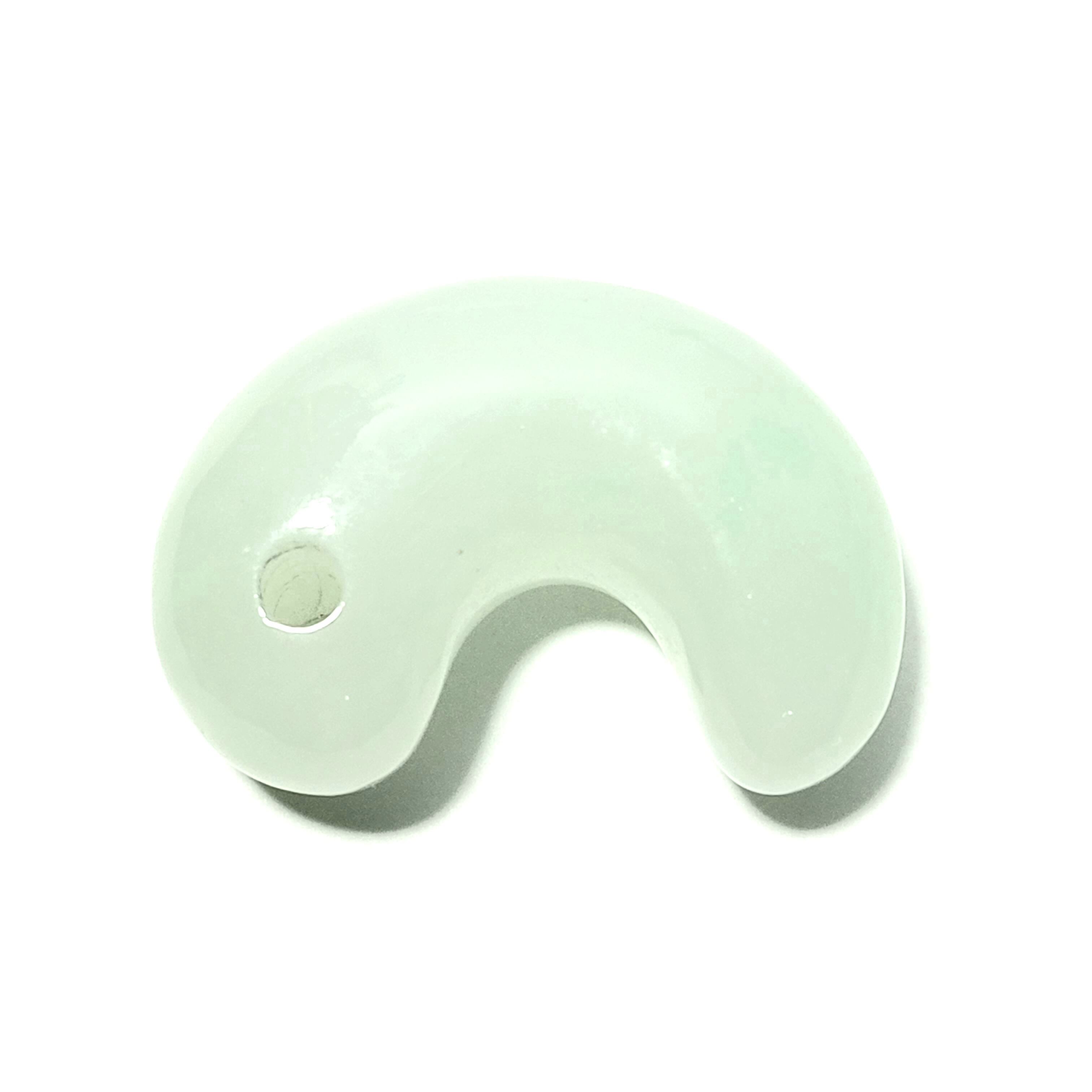 緑色 アイスジェイド:勾玉:糸魚川翡翠 MT0233 | 糸魚川翡翠工芸家 赤羽