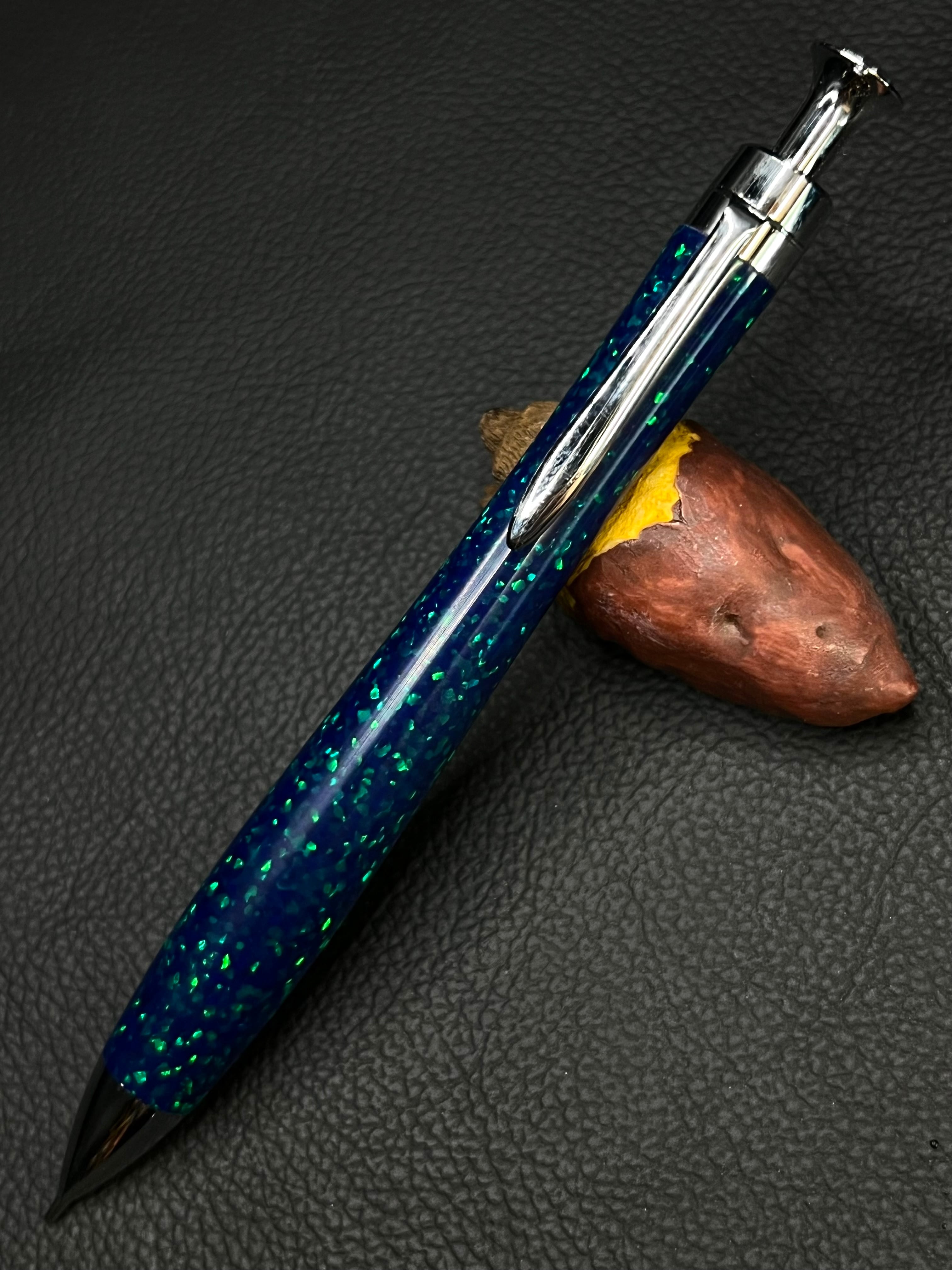 こぶた工房ラオスブラックダルベルジア・ランセオラリア 極上孔雀