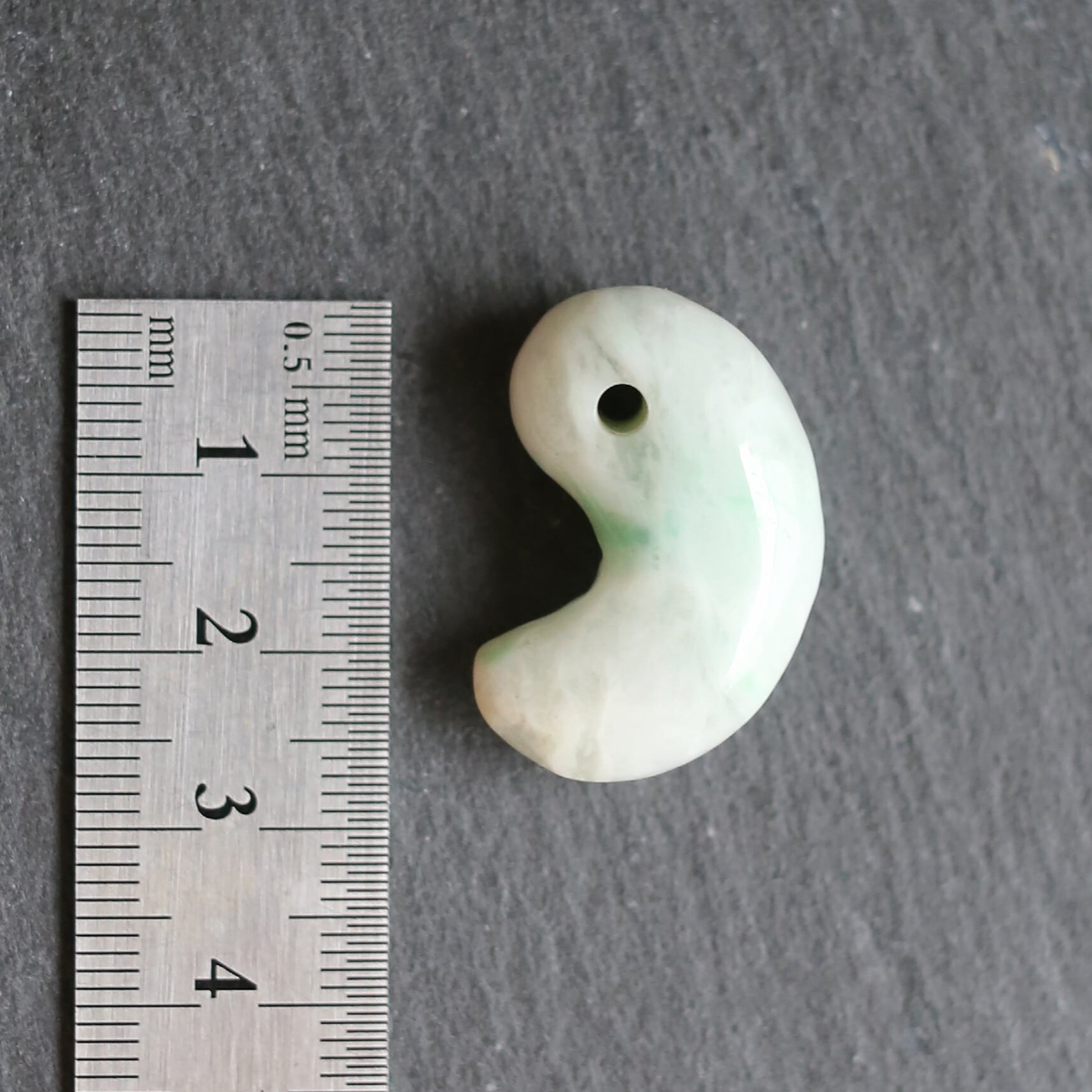 ✳神さまからの贈り物‼️糸魚川翡翠氷種勾玉アイスジェイド本物高額品