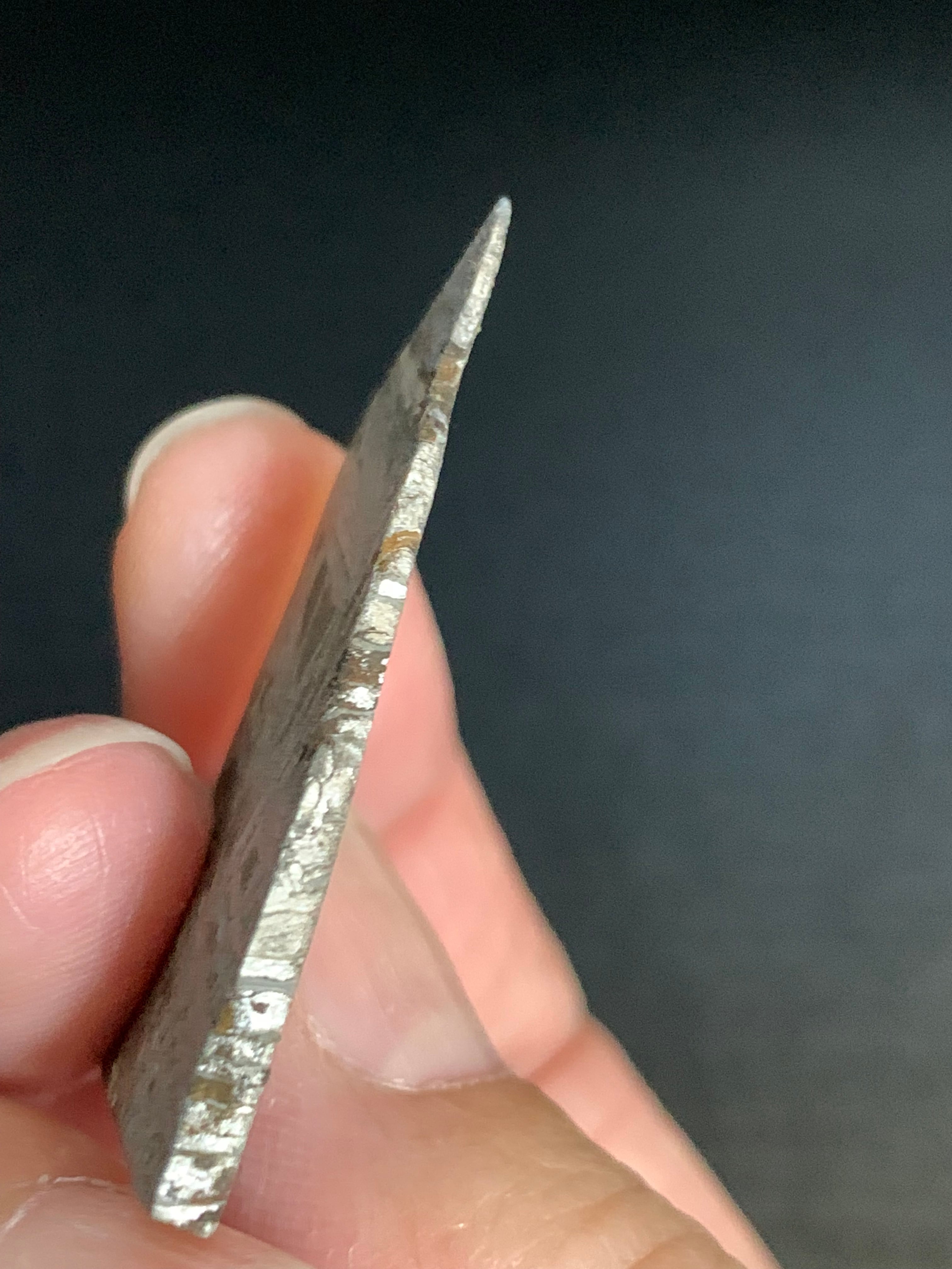 アルタイ隕石】極薄でもギラギラ！なアルタイ隕石 【パワーストーン