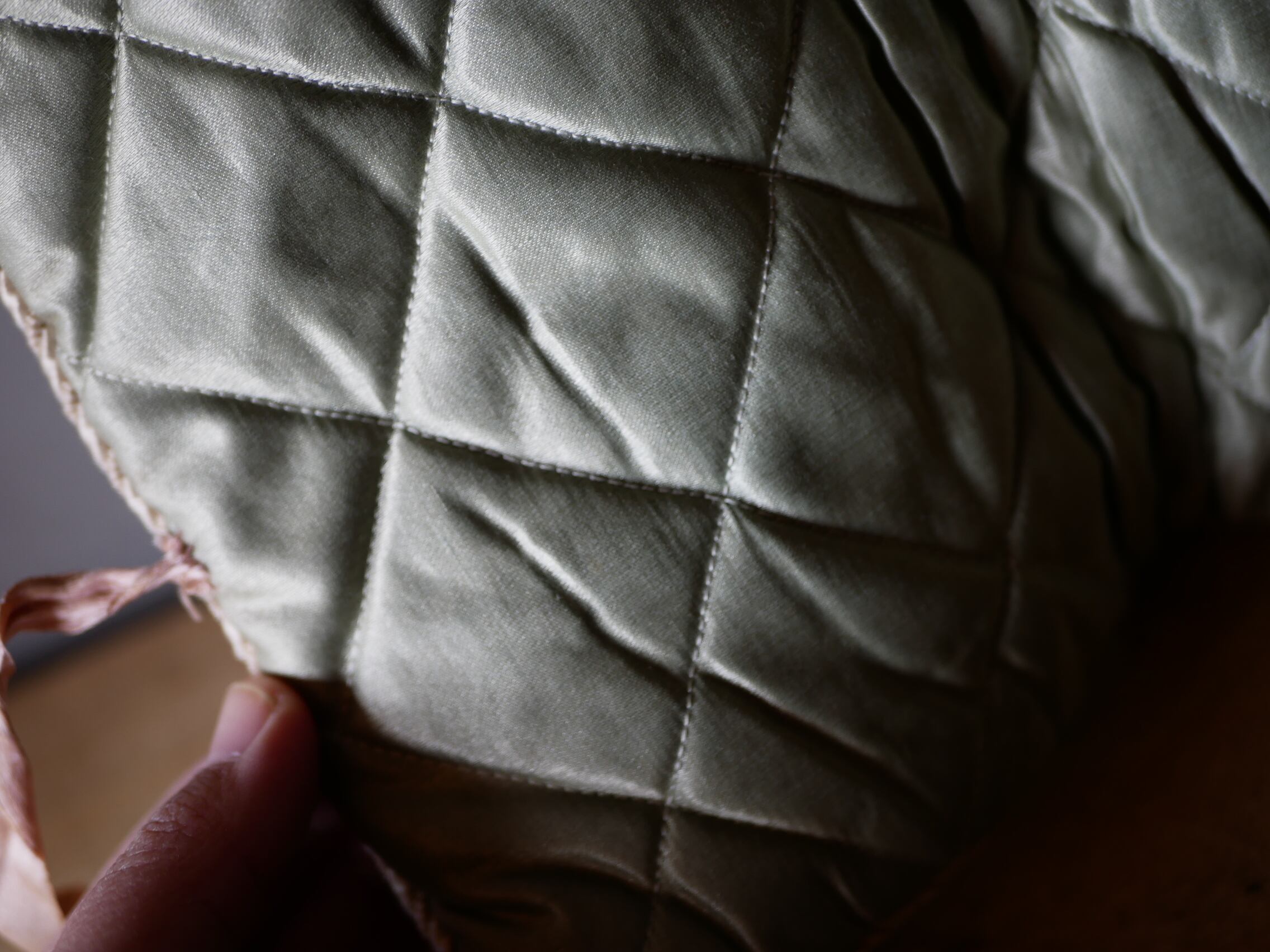 シルクのハンキーケース 手刺繡 フランスアンティーク ブロカントの