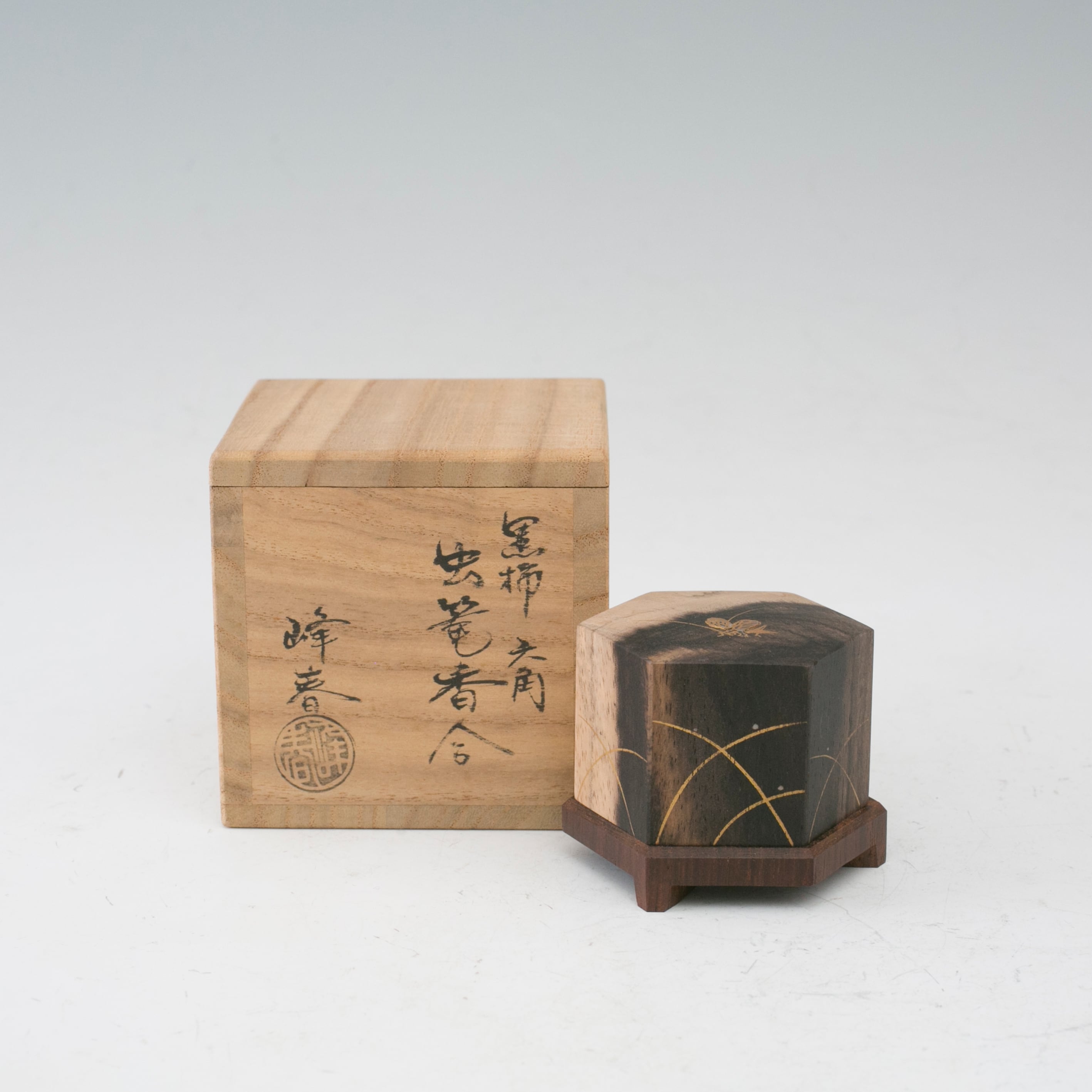 黒柿 六角 虫籠 虫篭 虫かご 秋草 香合 川上峰春 螺鈿 加賀蒔絵 蒔絵師