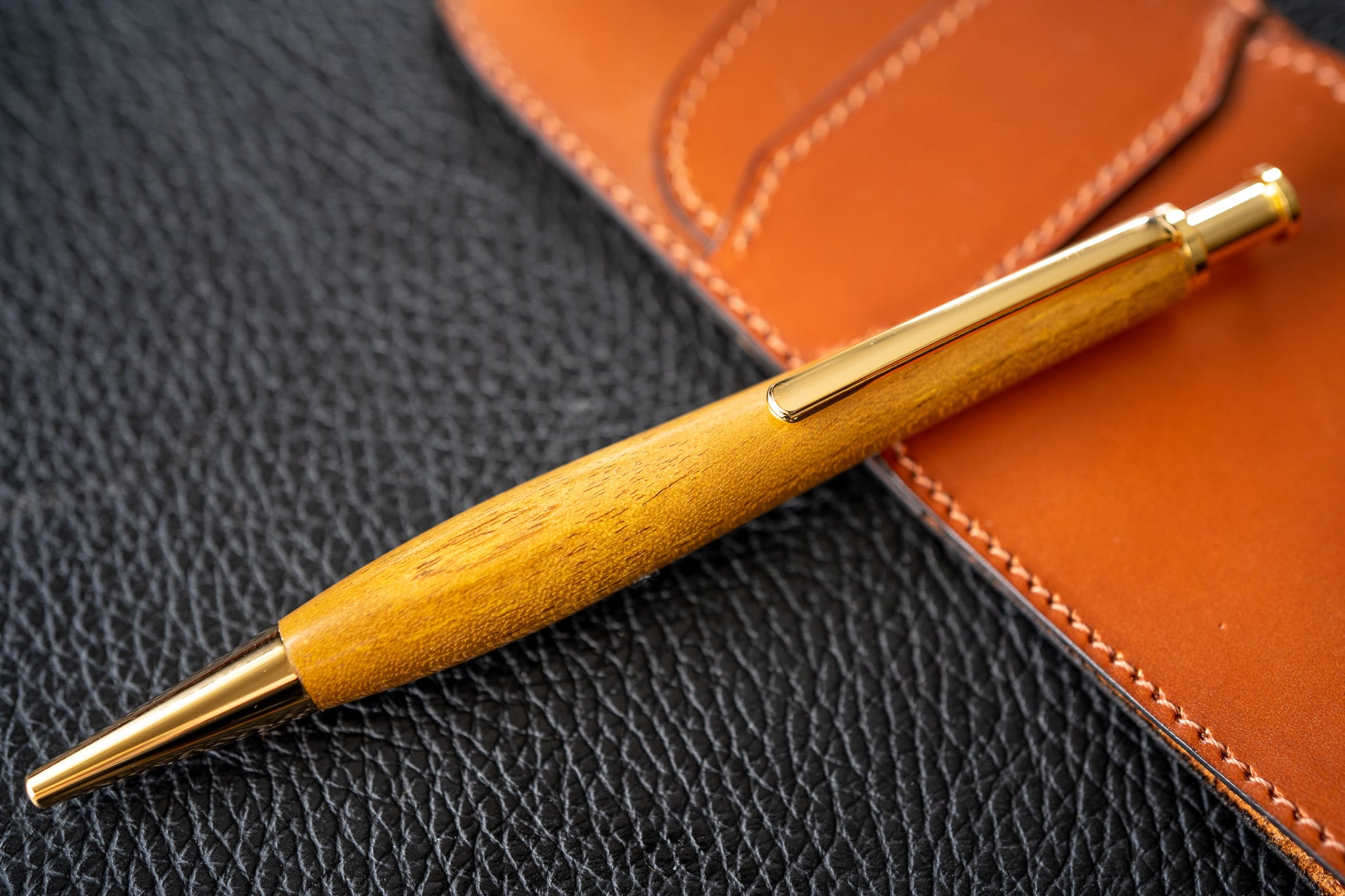 黄金の木】 御蔵島 金桑 受注生産品 | 木軸ペン工房 金杢犀