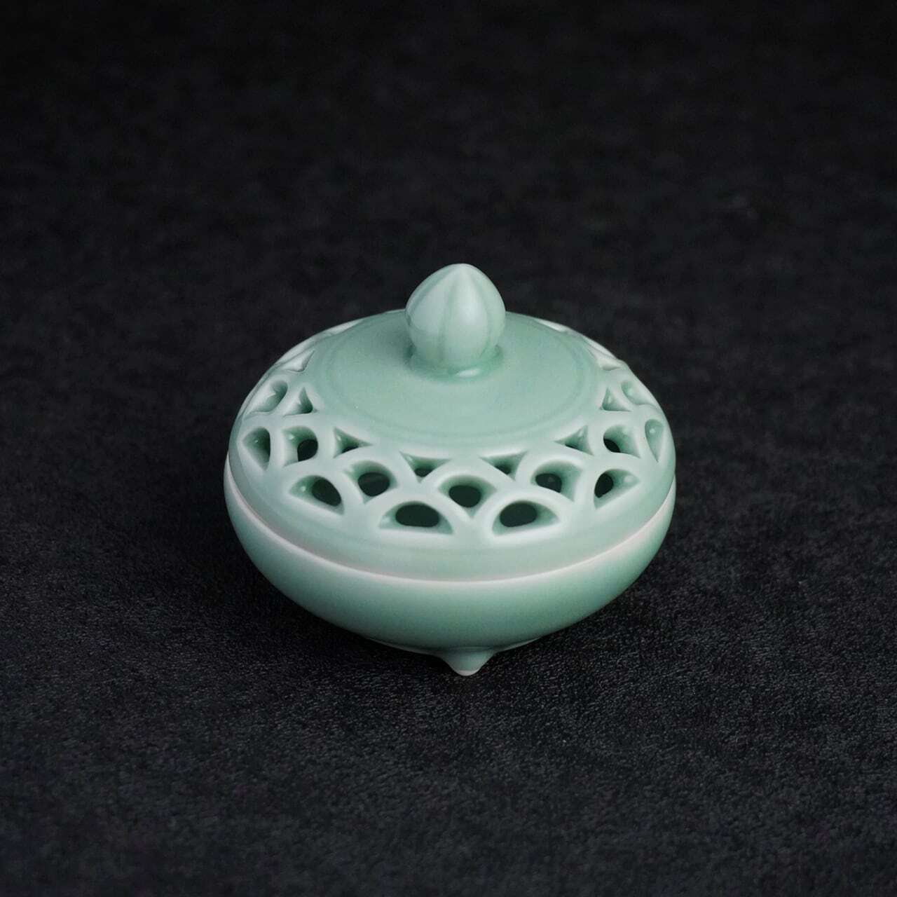 白磁/かぶ形香炉/小/透かし彫り/七宝 | 鍋島焼窯元 市川冬山