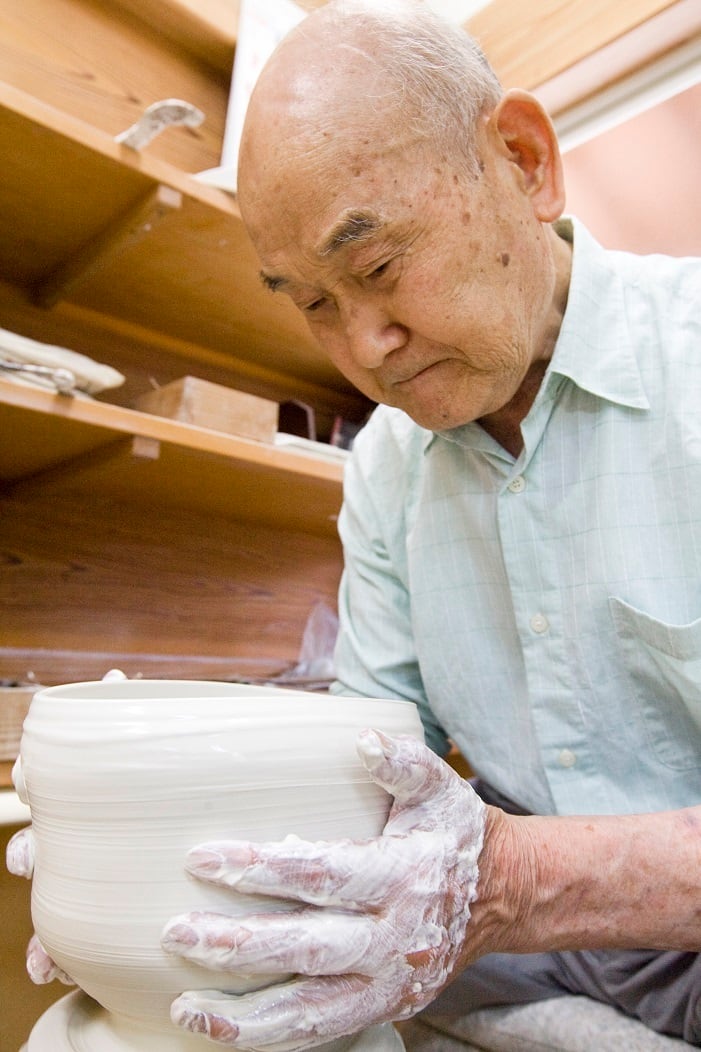 井上萬二作】白磁染彫文面取壷 | 井上萬二窯 INOUE MANJI KILN