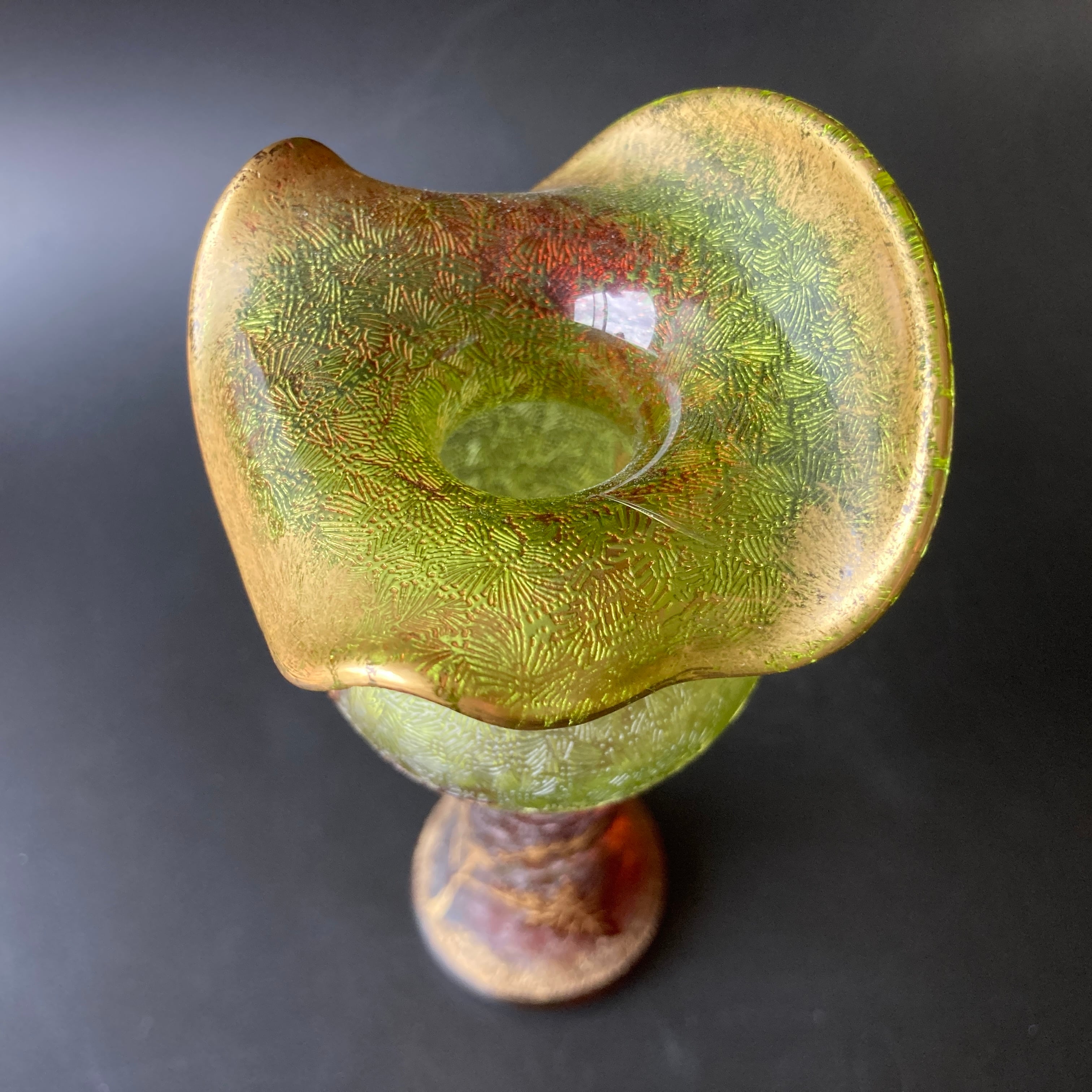 オールド バカラ アールヌーボー様式 緑赤硝子 金彩 薊文花器 花瓶 飾