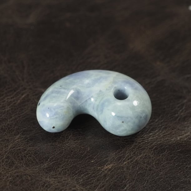 糸魚川翡翠 ラベンダー ヒスイ 小さめ勾玉 6.8g Itoigawa Lavender