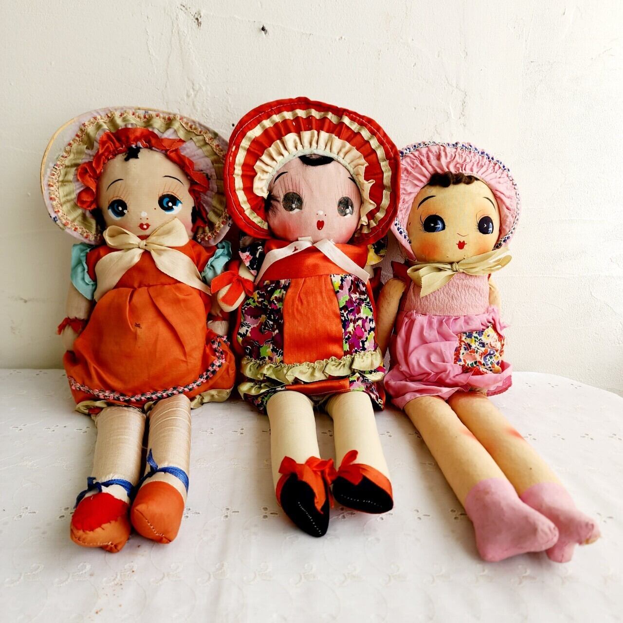 イギリスヴィンテージ＞赤いドレスの女の子ドール