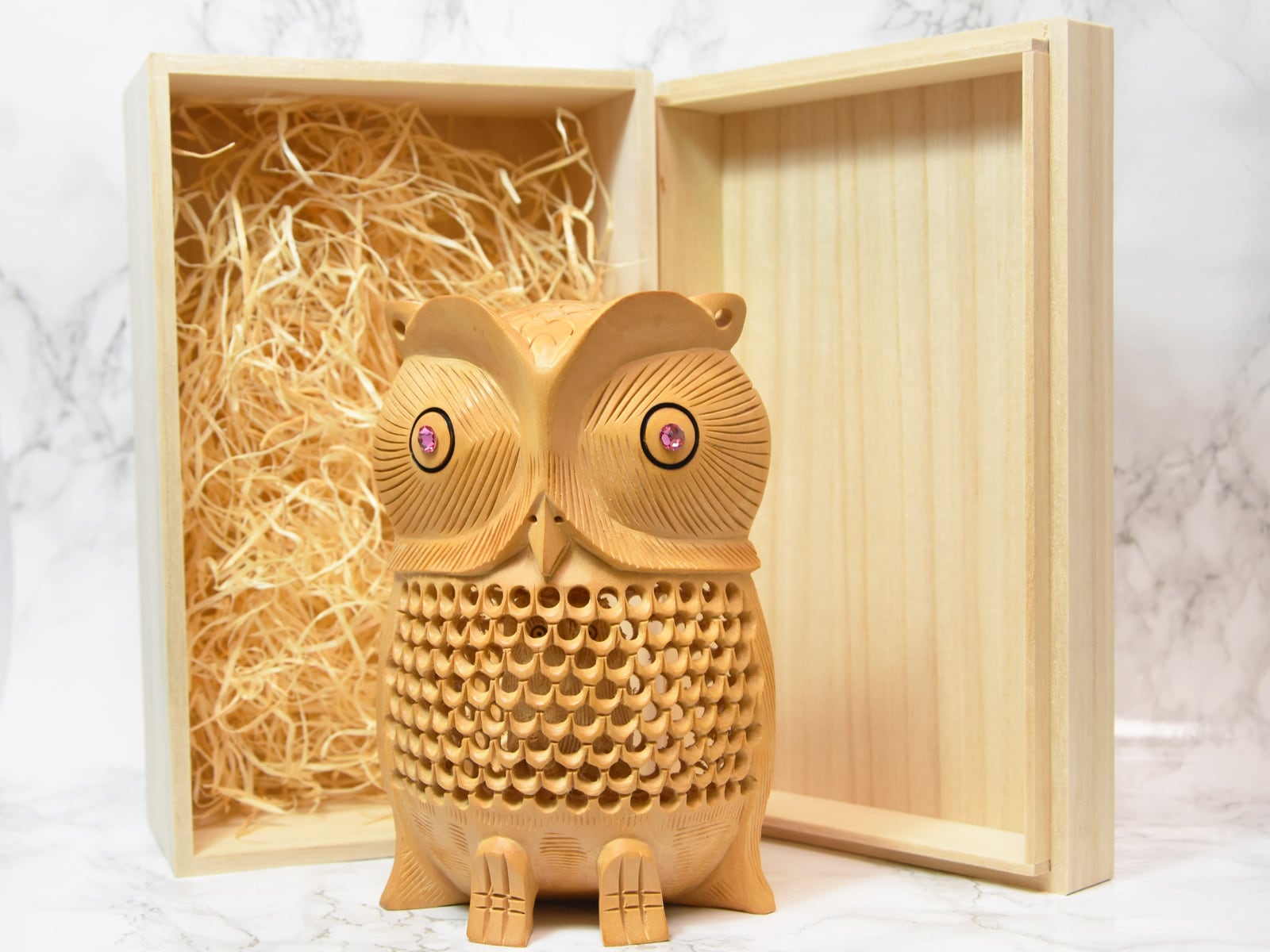 フクロウ 置物 二重透かし彫り ふくろう 縁起物 桐箱付き | 世界の