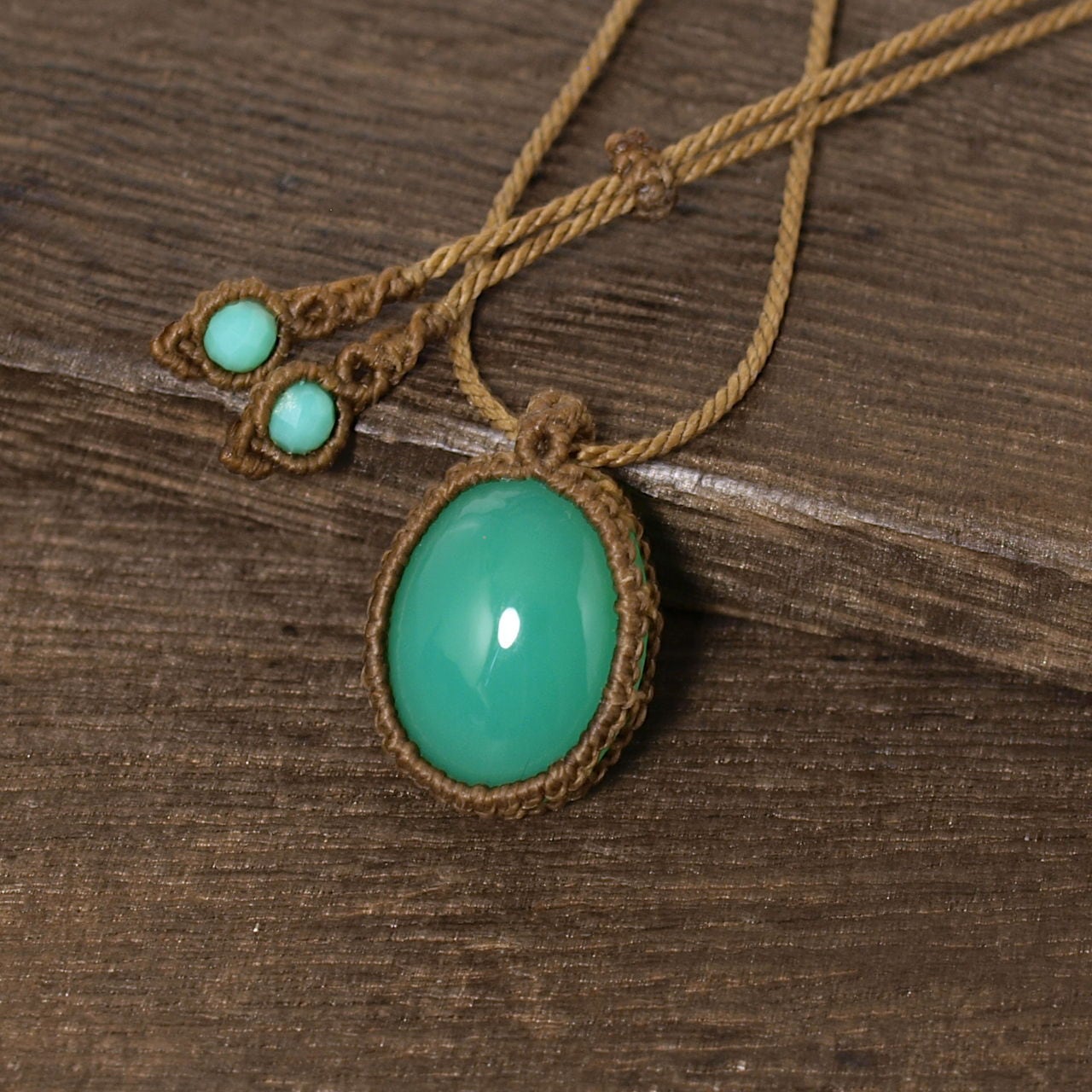 一点物】クリソプレーズのルースを包んだマクラメネックレスNo.1