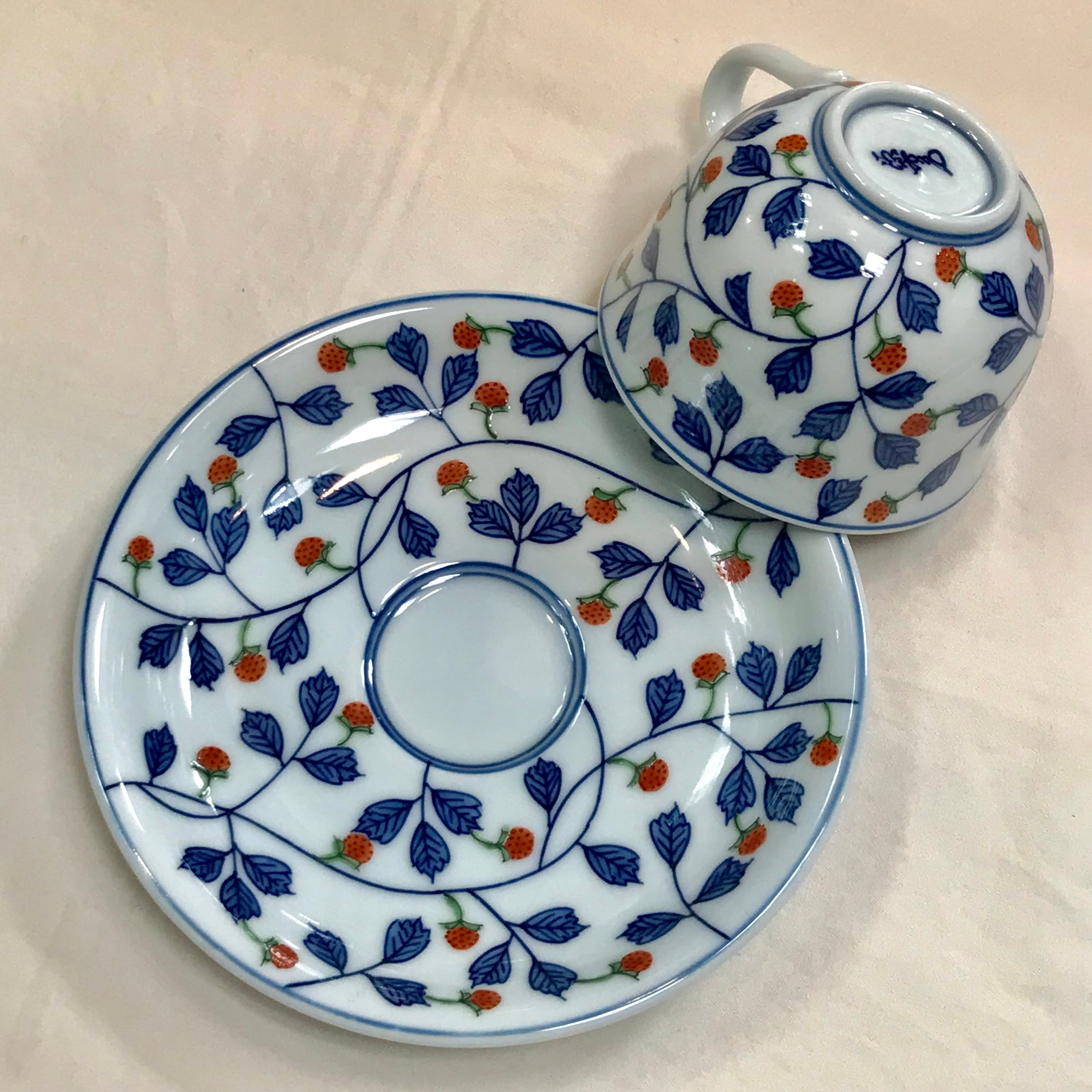 有田焼 源右衛門窯 染錦苺絵 碗皿(赤) コーヒーカップ 珈琲碗皿 カップ