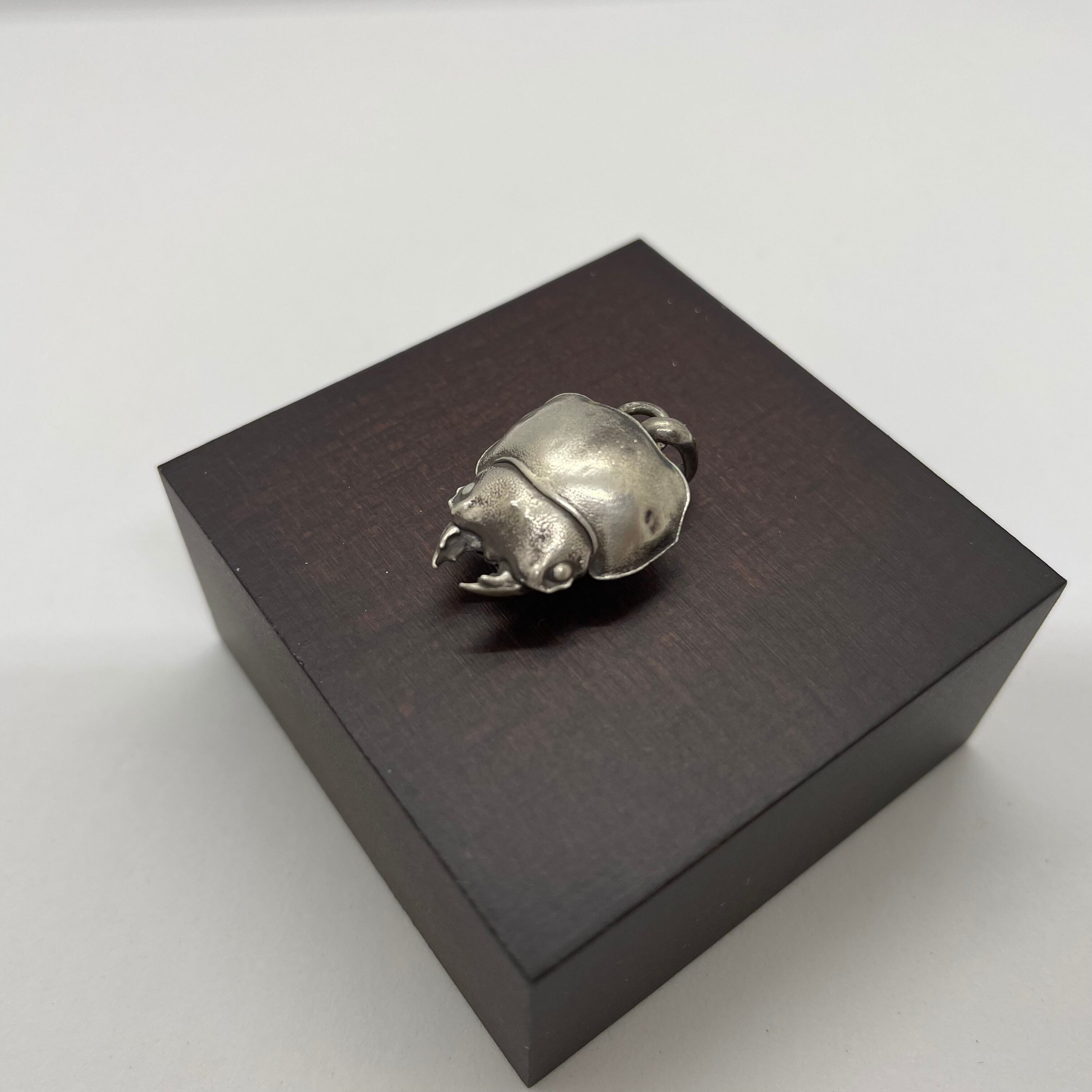 オウゴンオニクワガタ(メス) シルバーアクセサリー ペンダント | Blue