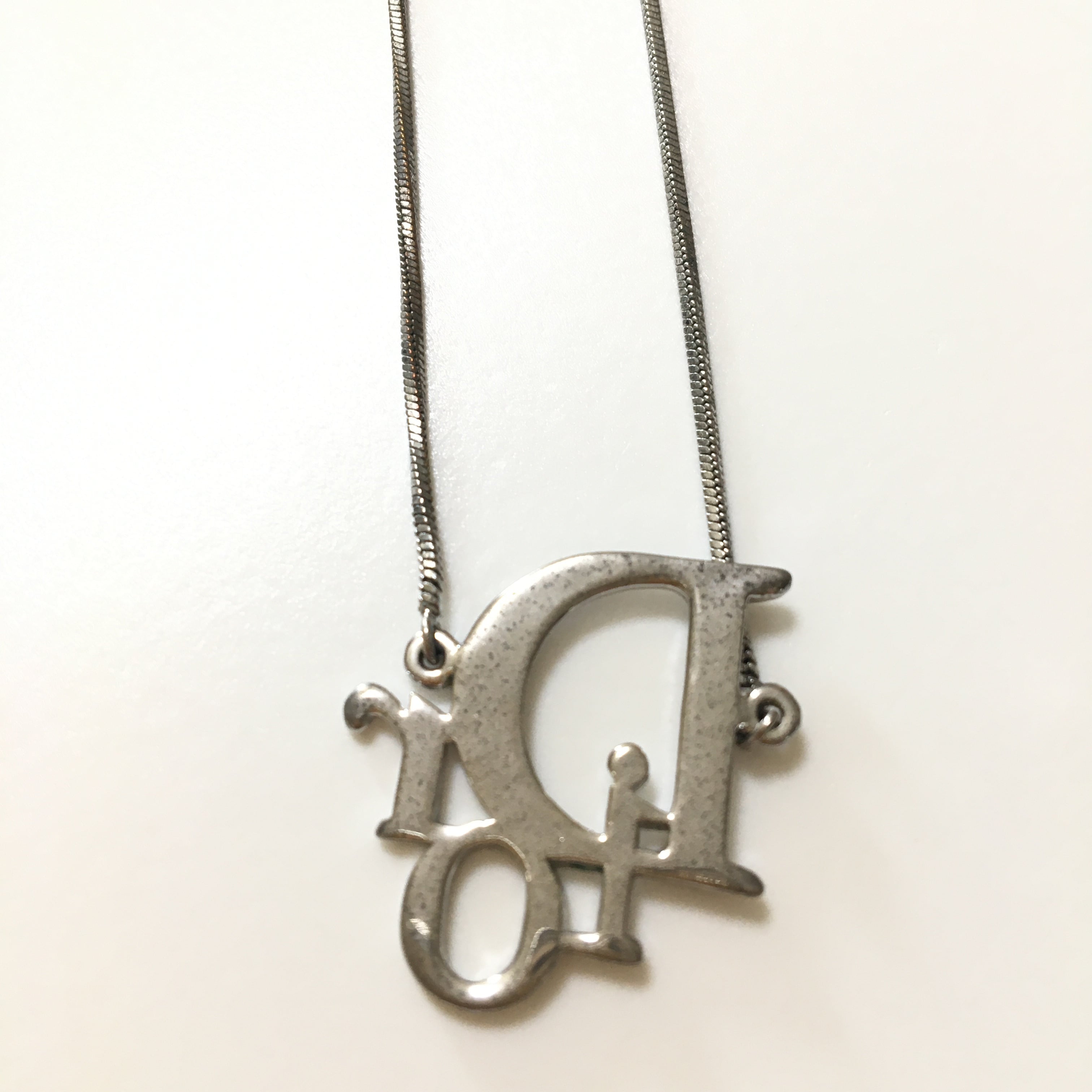 dior necklace silver ディオール ネックレス シルバー ロゴ | AKUBI