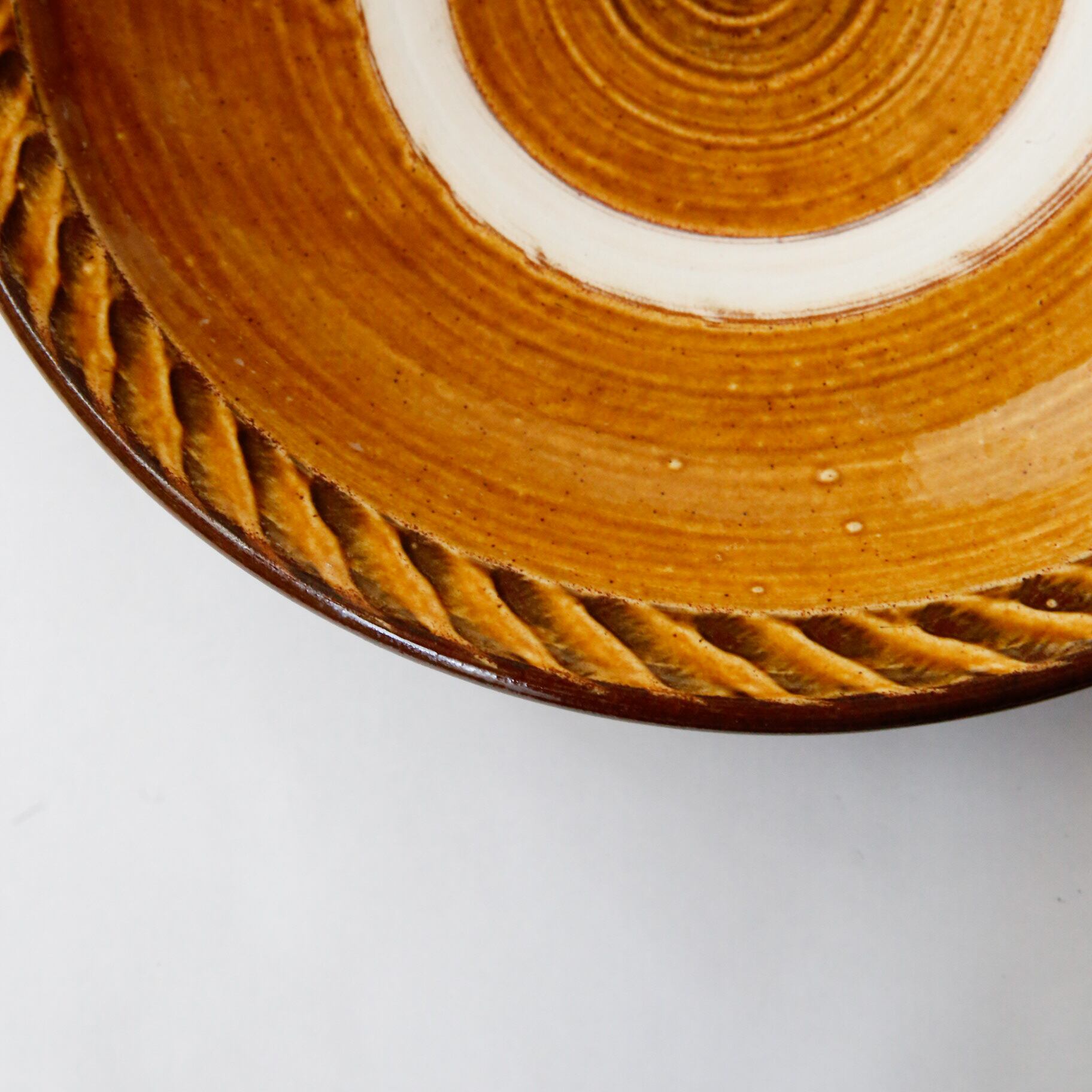 小鹿田焼 - 9寸皿 フチ刷毛目 / 飴 (made in Japan) | Et cetera