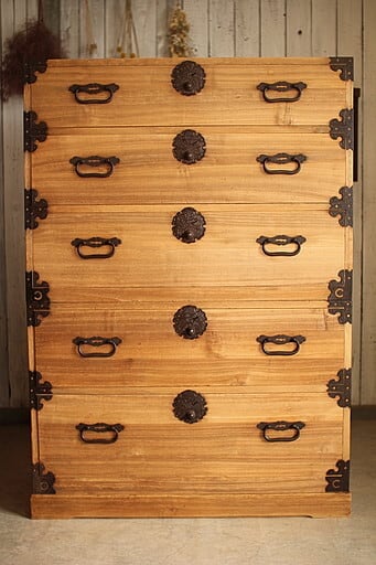 綺麗な打ち出し金具庄内箪笥3段タンス収納古家具古民家時代家具