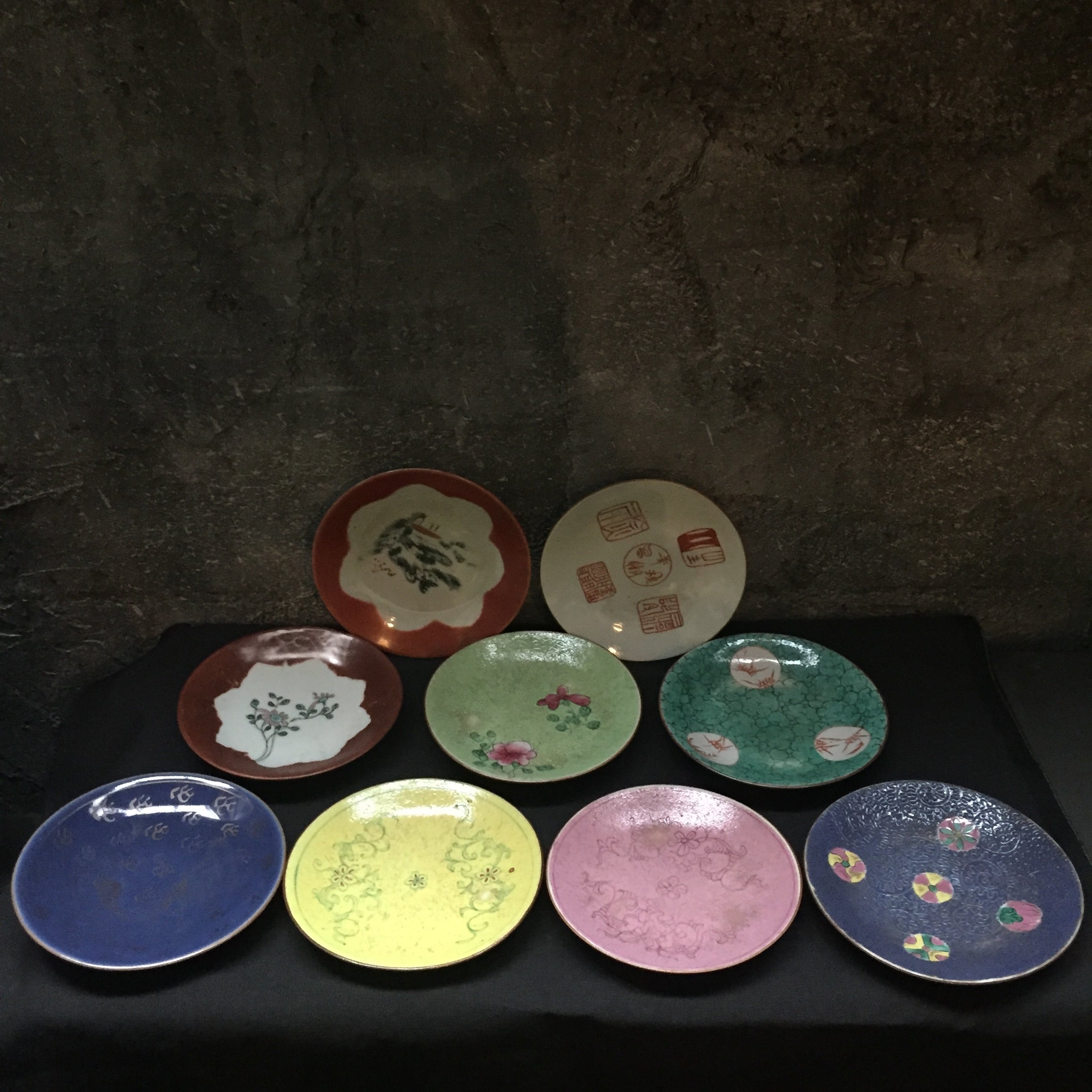 中国 清時代 大清嘉慶年製 ハン紅粉彩山水紋皿 十錦