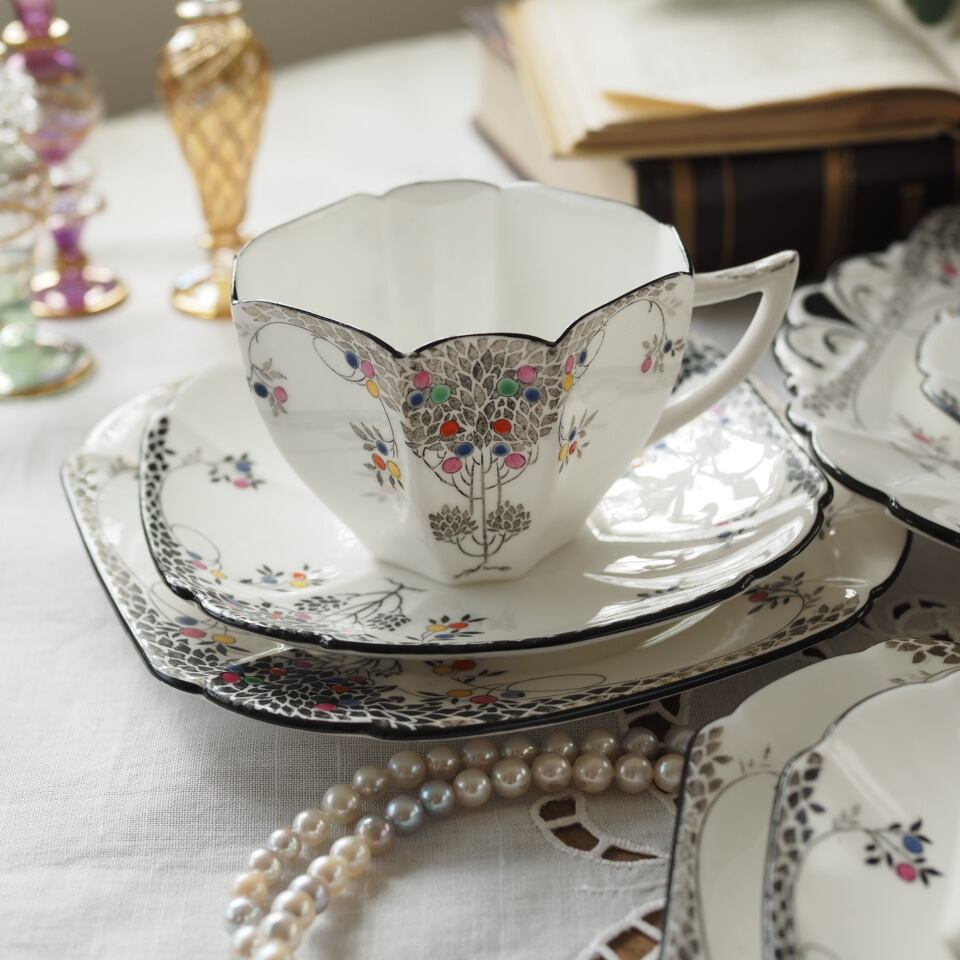 希少英国シェリーShelleyクイーンアンBlack Leafy Treeティーセット