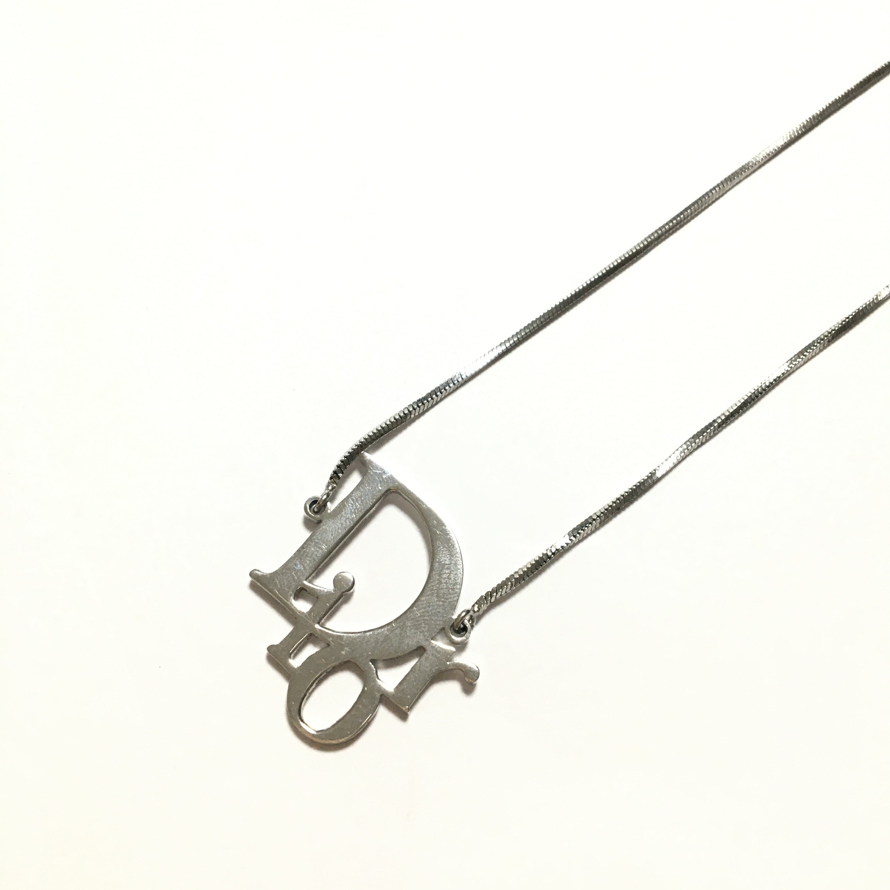 dior necklace silver ディオール ネックレス シルバー ロゴ | AKUBI