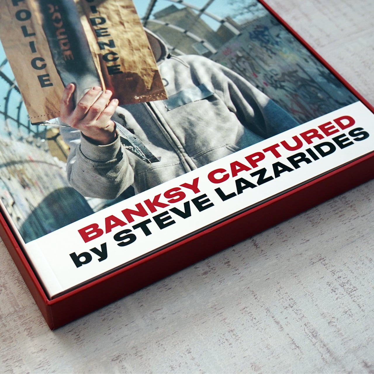 BANKSY CAPTURED by STEVE LAZARIDES 限定ケース付 | タイムカプセル