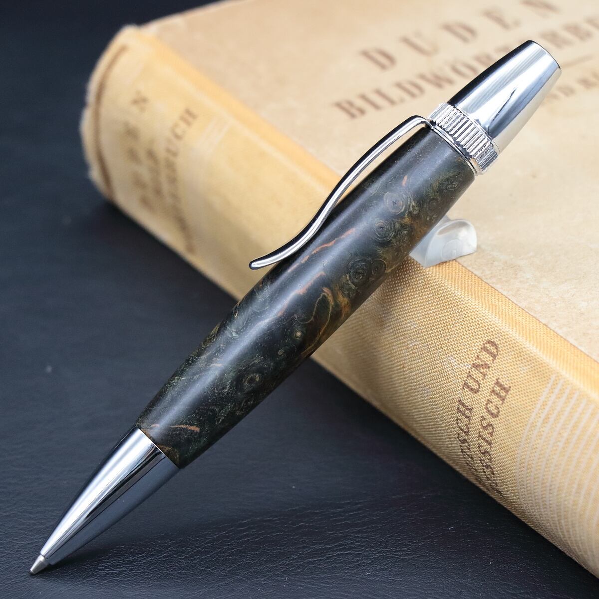 スタビライズドウッド メイプル杢 赤×黒 2・Horizon」銘木ボールペン