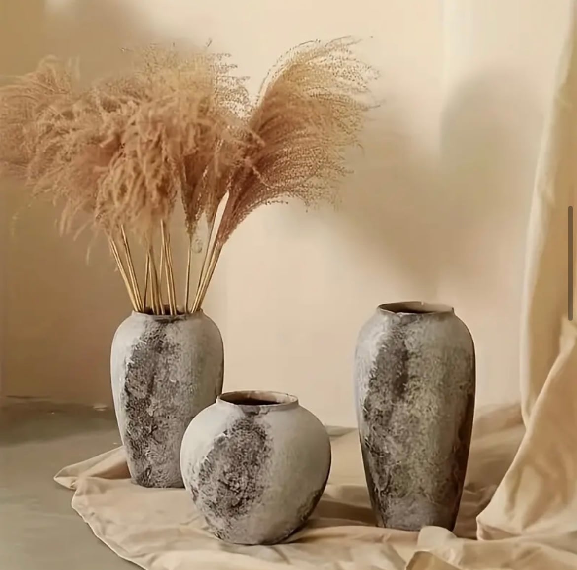 3点 nara 装飾的な陶器製フラスコ型花瓶 3点 nara 装飾的