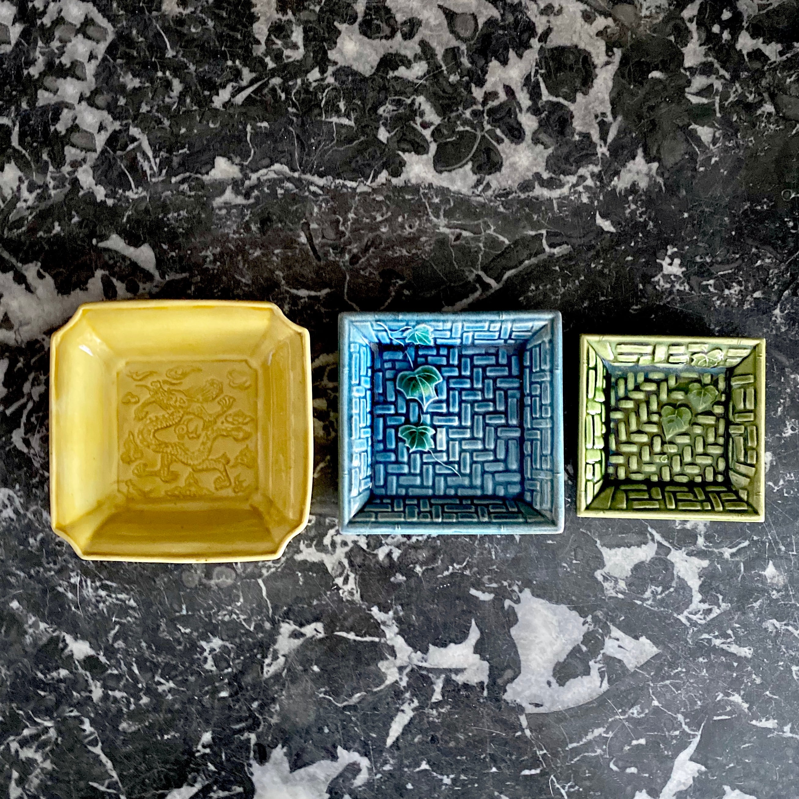 珉平焼 四方隅切皿 交趾陽刻 小皿 7枚 70707 珉平焼 四方隅切皿 交趾