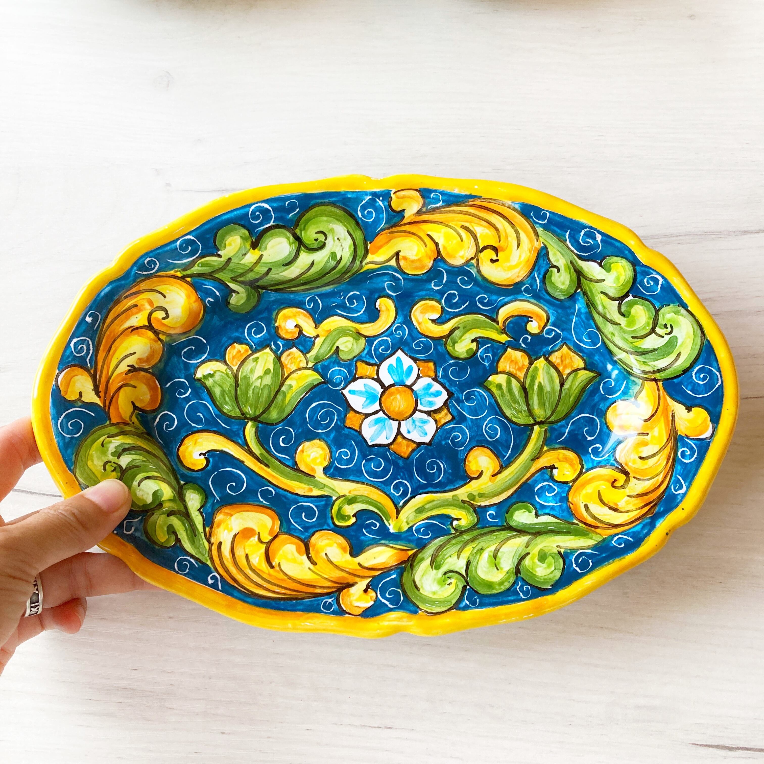 イタリア雑貨・大皿・飾皿【デルータマヨルカ焼き高級絵皿天使オーバル皿】