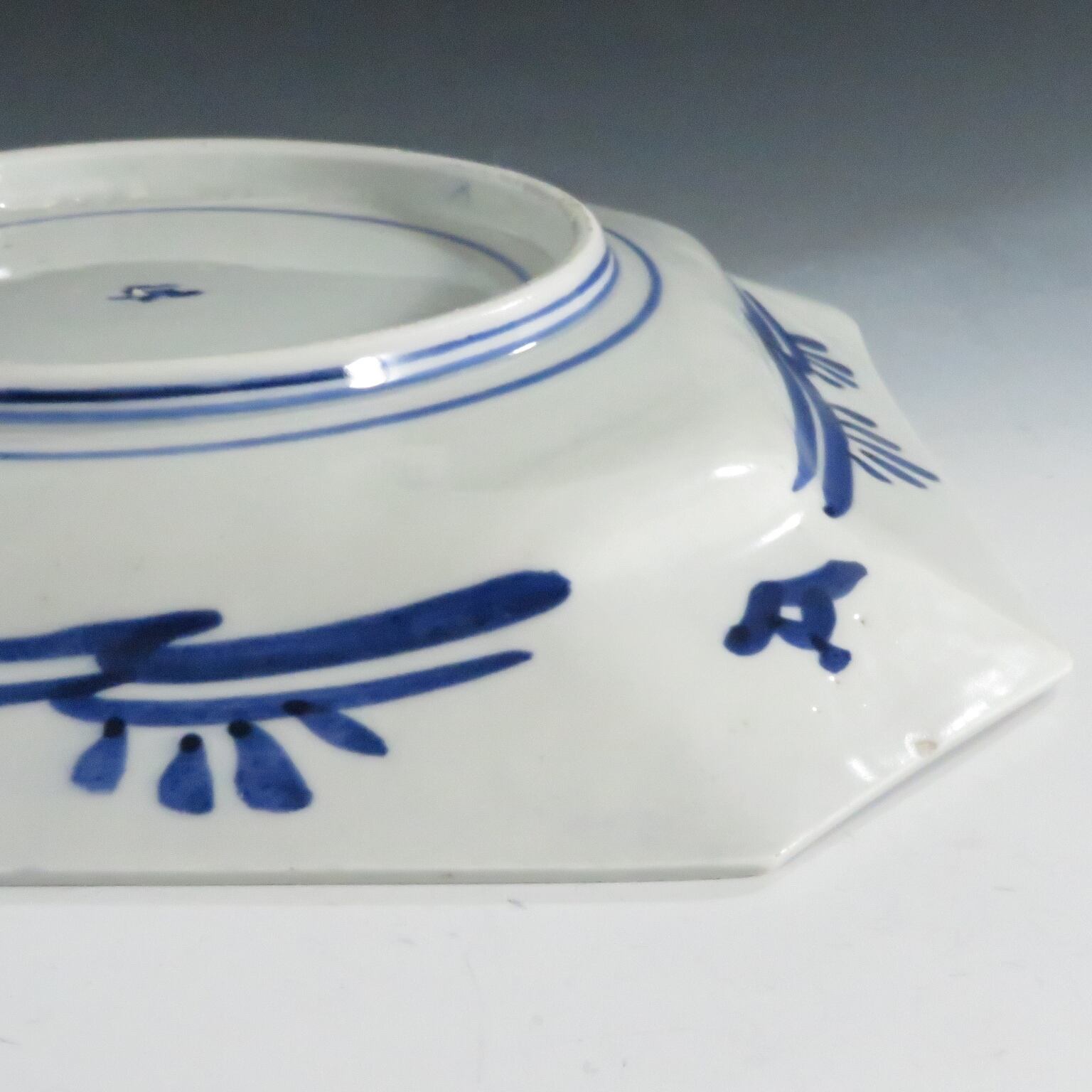 染付 線描山水文角皿 明治期(1880年)頃 (A) dby9242-9 | こがん堂 大阪