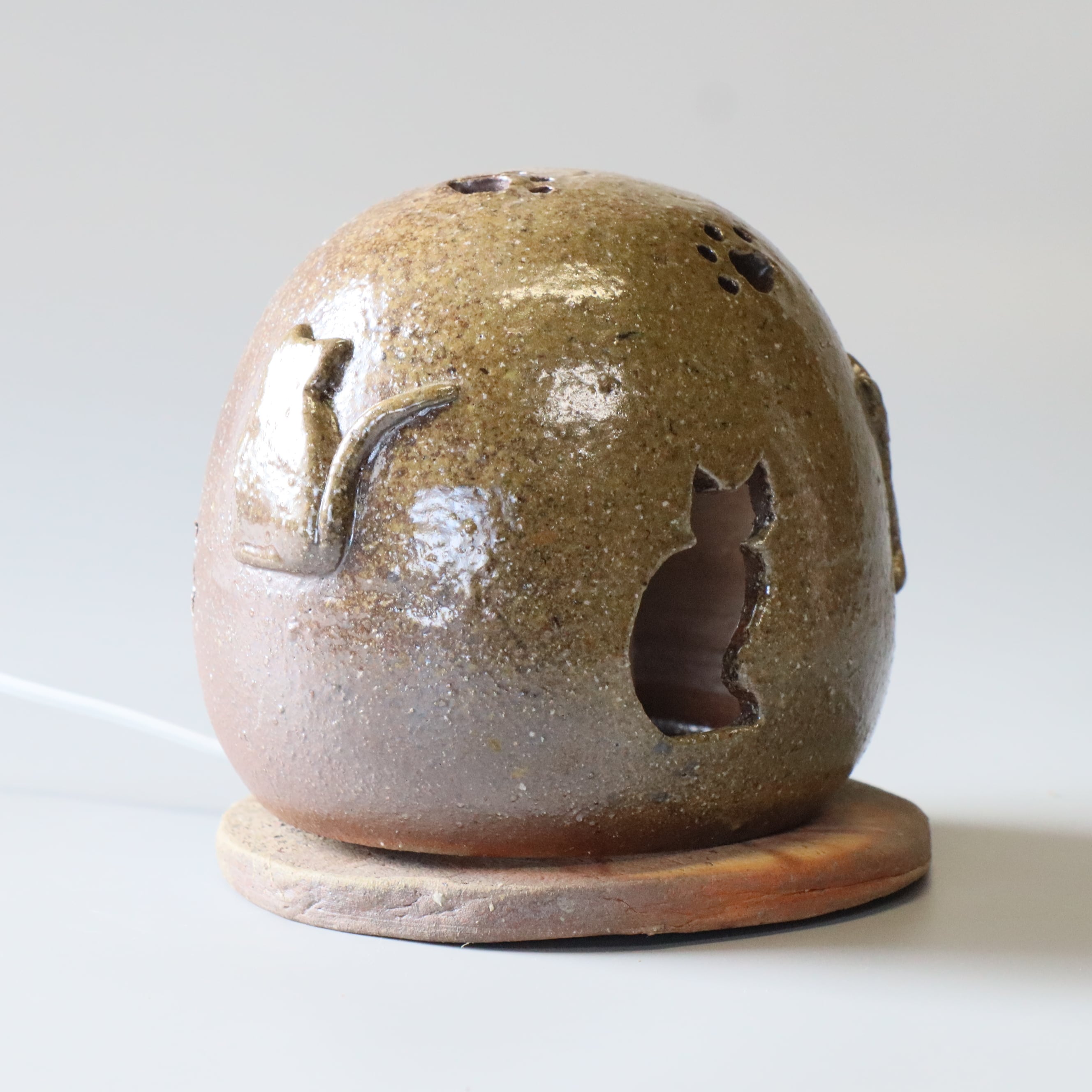 備前焼 あかり ”猫” 縦横14㎝×高さ13.5㎝ 土台ライト付 ランプシェード