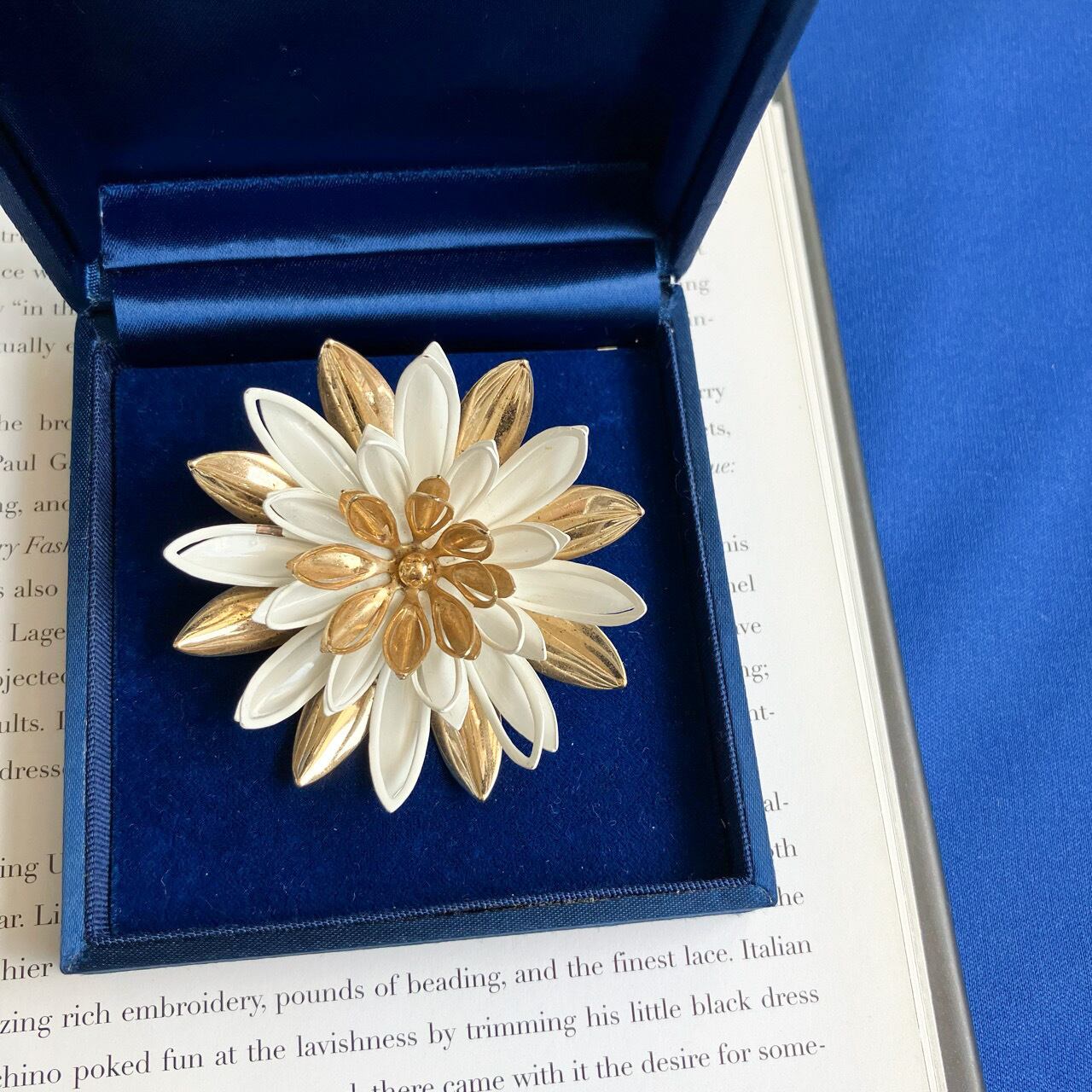 NOELSarah Coventry 葉のモチーフ ブローチ 10%オフ♪ NOELSarah