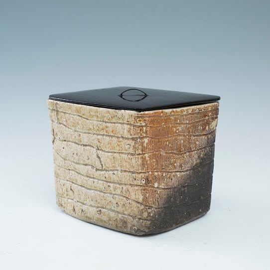 信楽焼 水指 茶道具 替蓋あり 塗蓋 茶会 四角 菱形 平行四辺形 日々菴