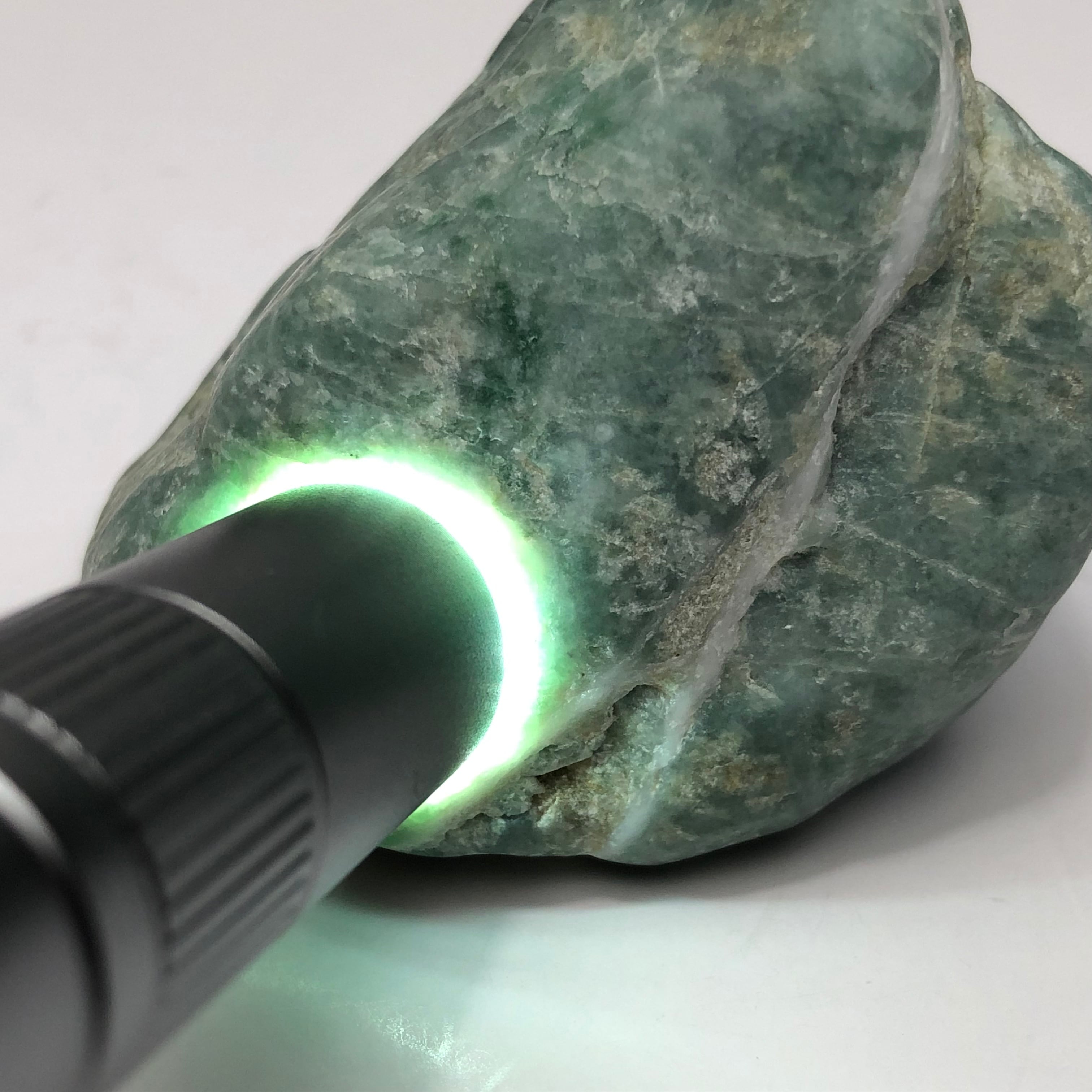 青みをを帯びた白色 上質海中翡翠】糸魚川翡翠海石1227g ヒスイ ひすい