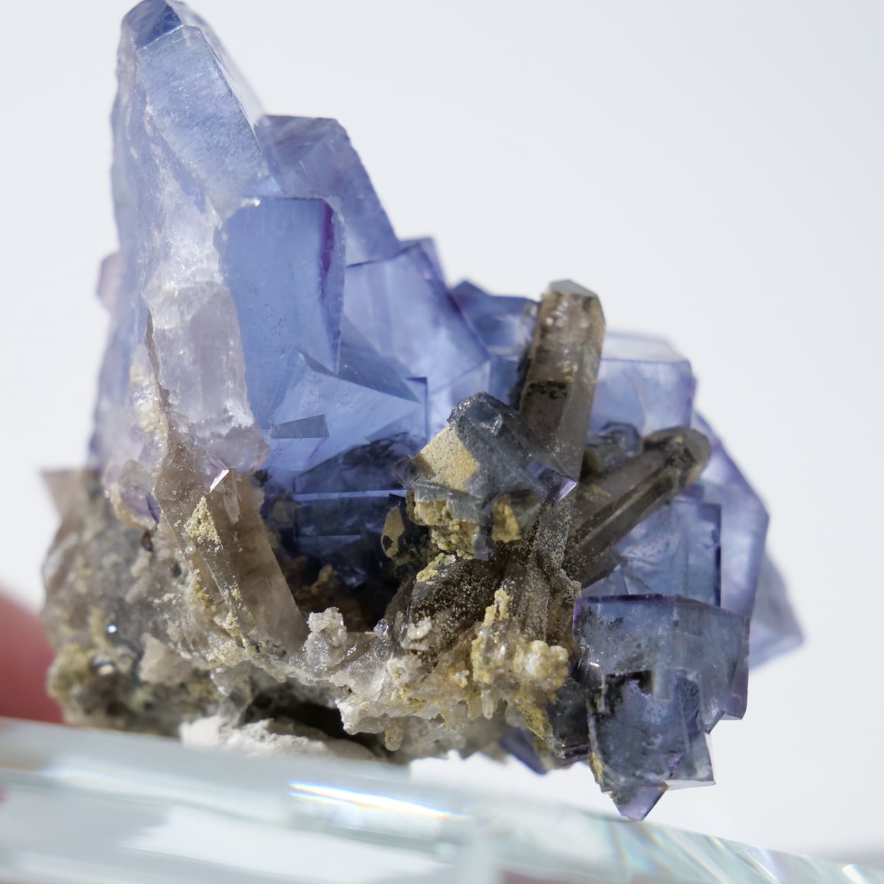 ヤオガンシャン産クォーツクラスター母岩付き「水縹色」フローライト