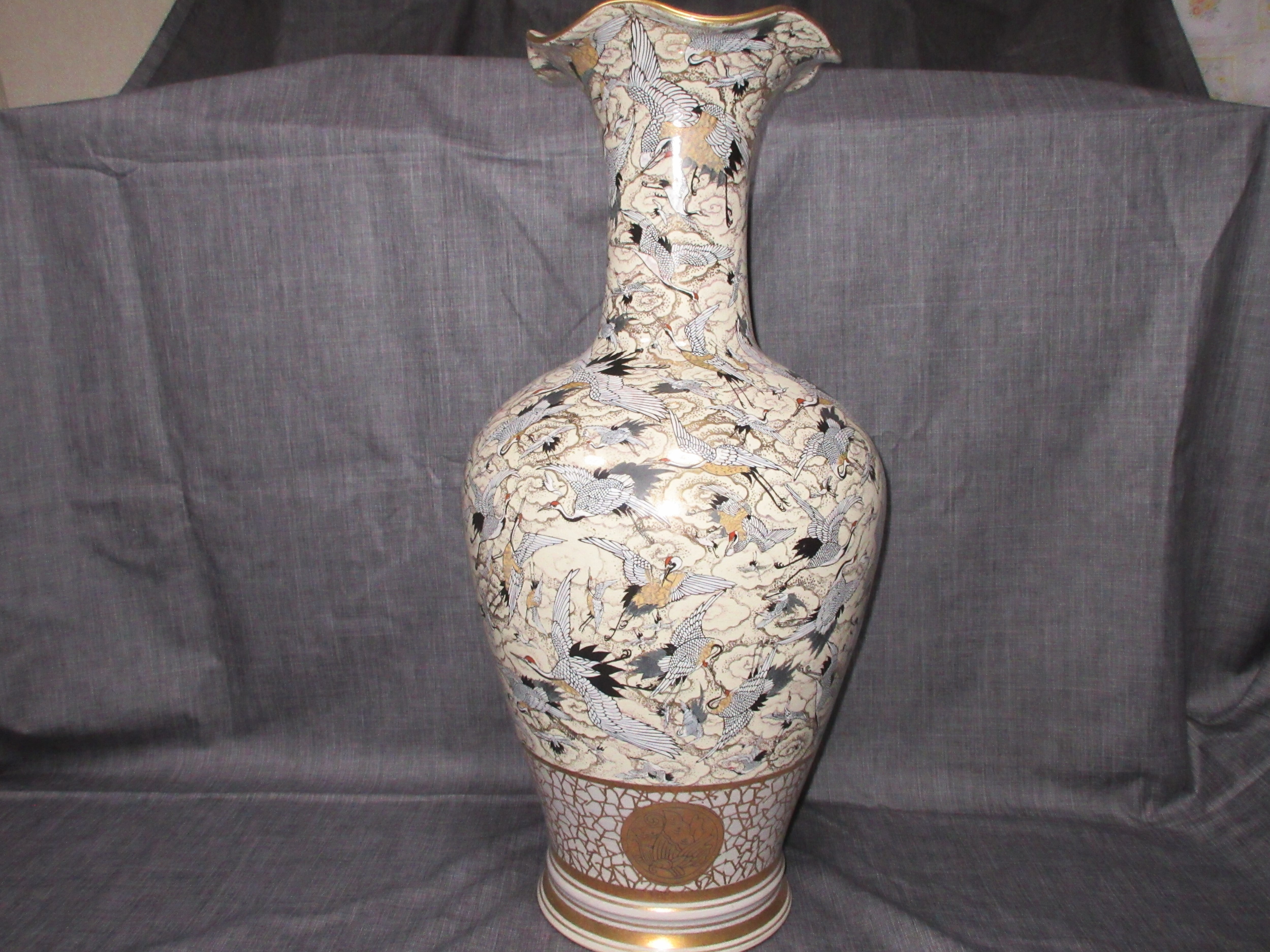 2 ホビー・楽器・アート 京薩摩焼 沈香壺 骨董 金彩 網目蝶図