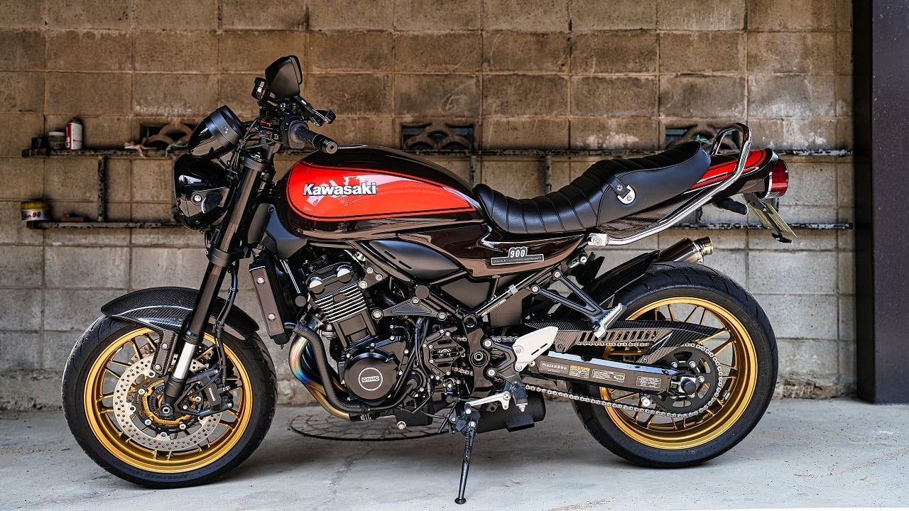 Z900RSカワサキ純正メーターアッパーカバーツヤ有り黒塗装仕上品