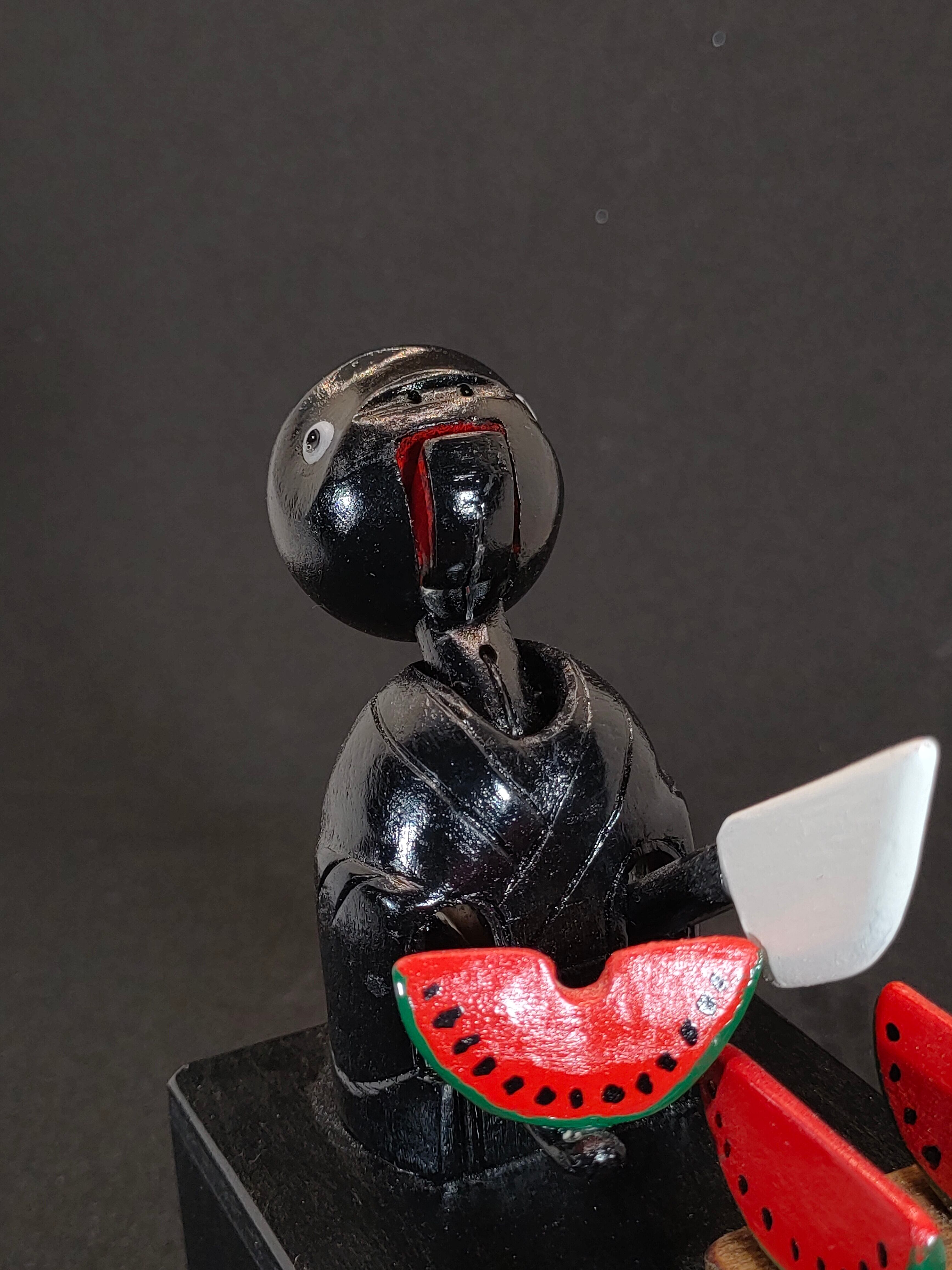 神戸人形 西瓜】―見るたびに新しい発見。あなたの暮らしに遊び心を