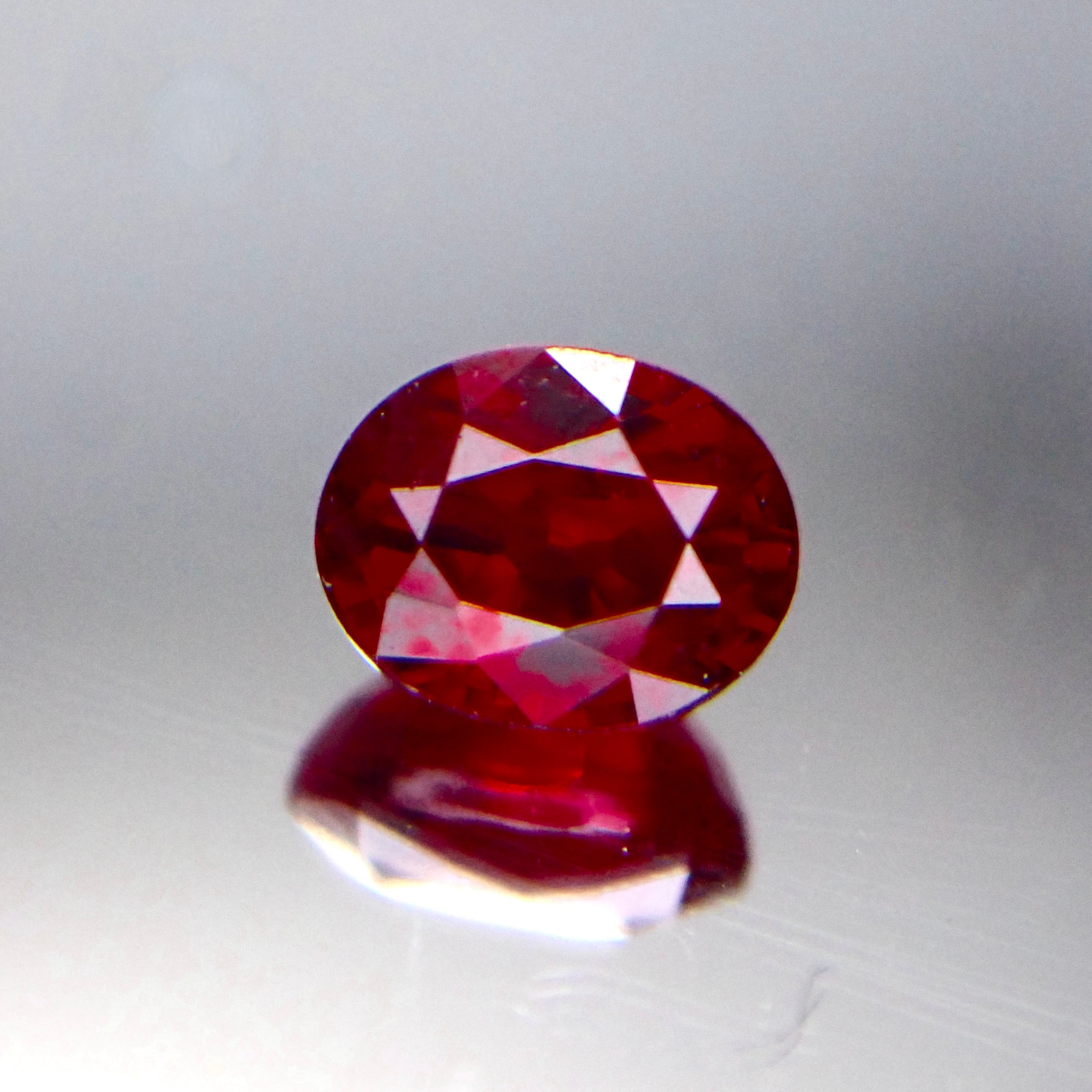 情熱の深紅、奇跡の一石 0.46ct 天然ピジョンブラッドルビー