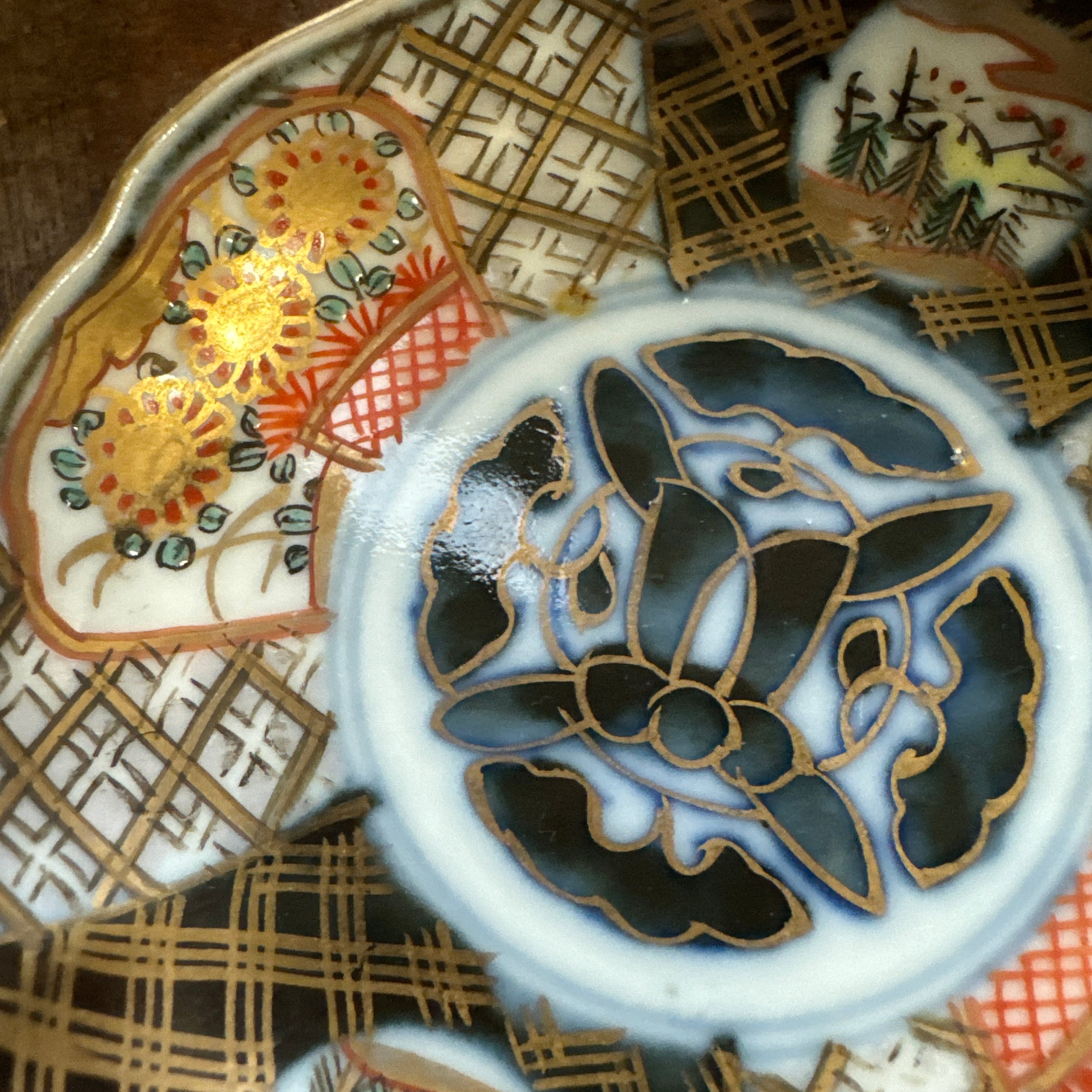 金彩色絵花草紋輪花小皿 伊万里焼 明治 5枚組 金彩色絵花草紋輪花小皿